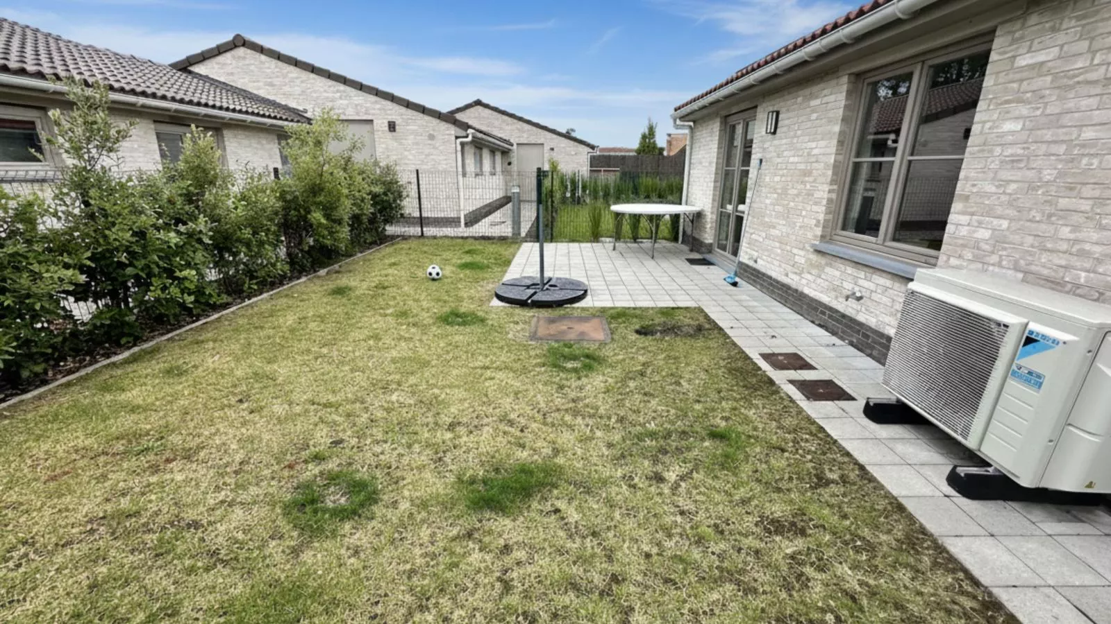 Westhinder I H95-Garten Sommer