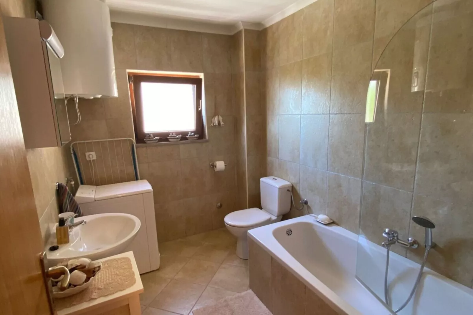 Villa Oliva - Two Bedroom Villa with Terrace and Swimming pool-Badezimmer