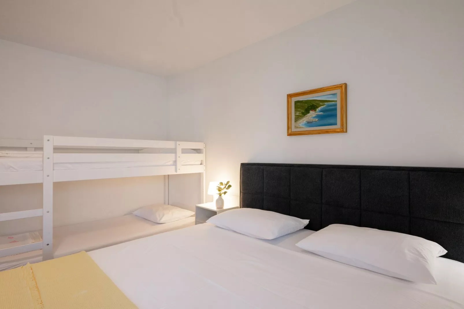 Three-Bedroom House-Chambre