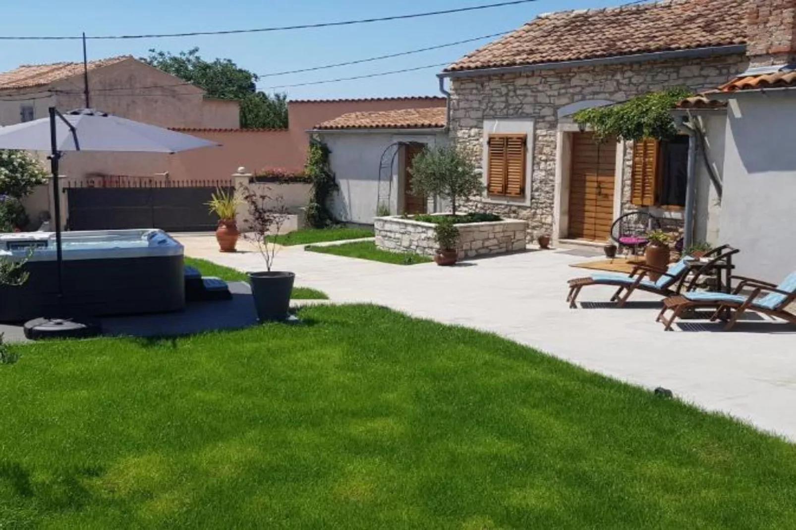 One bedroom apartment (A5)-Outdoor