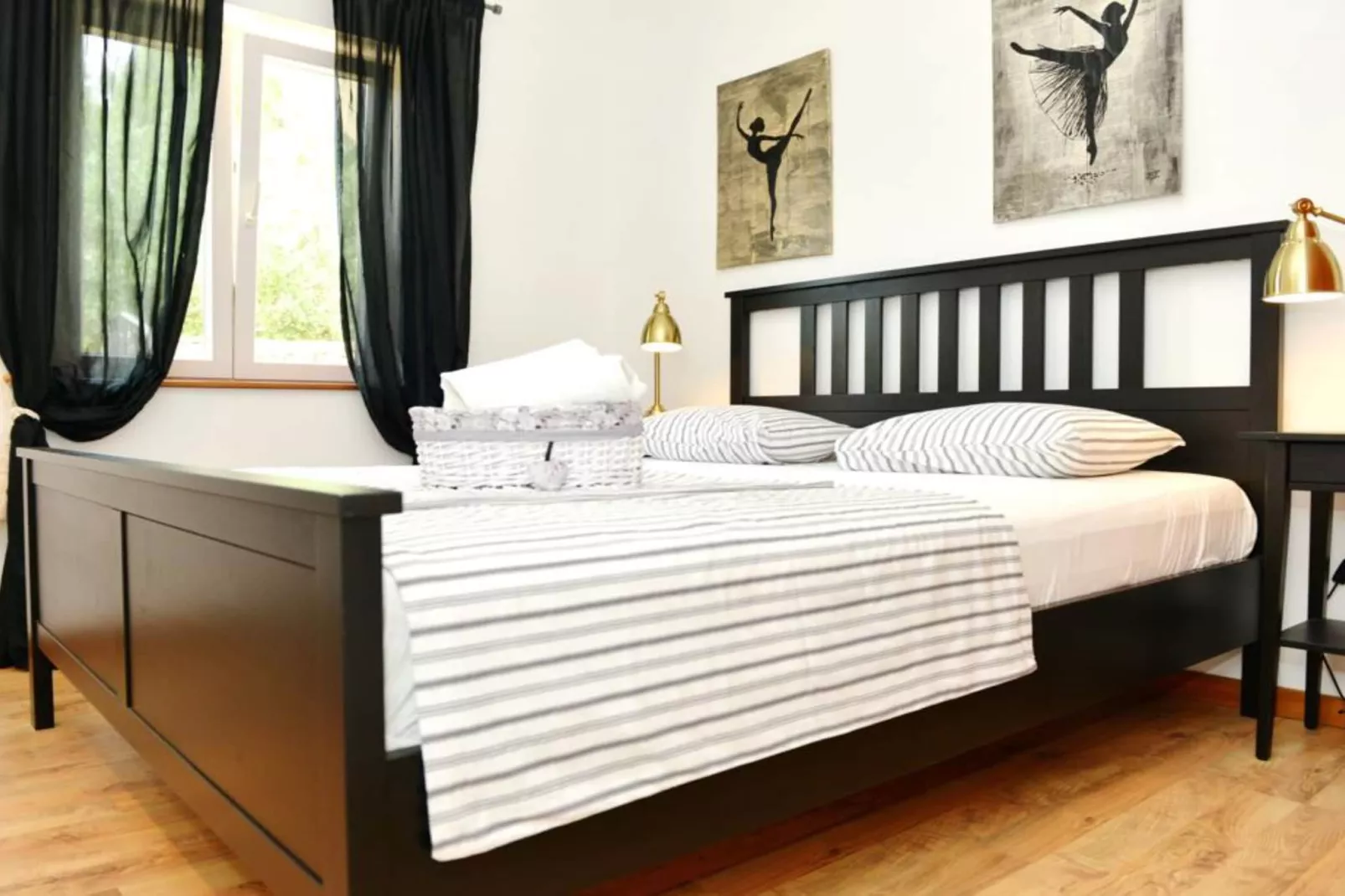 Two-Bedroom Apartment (Maslina)-Schlafzimmer