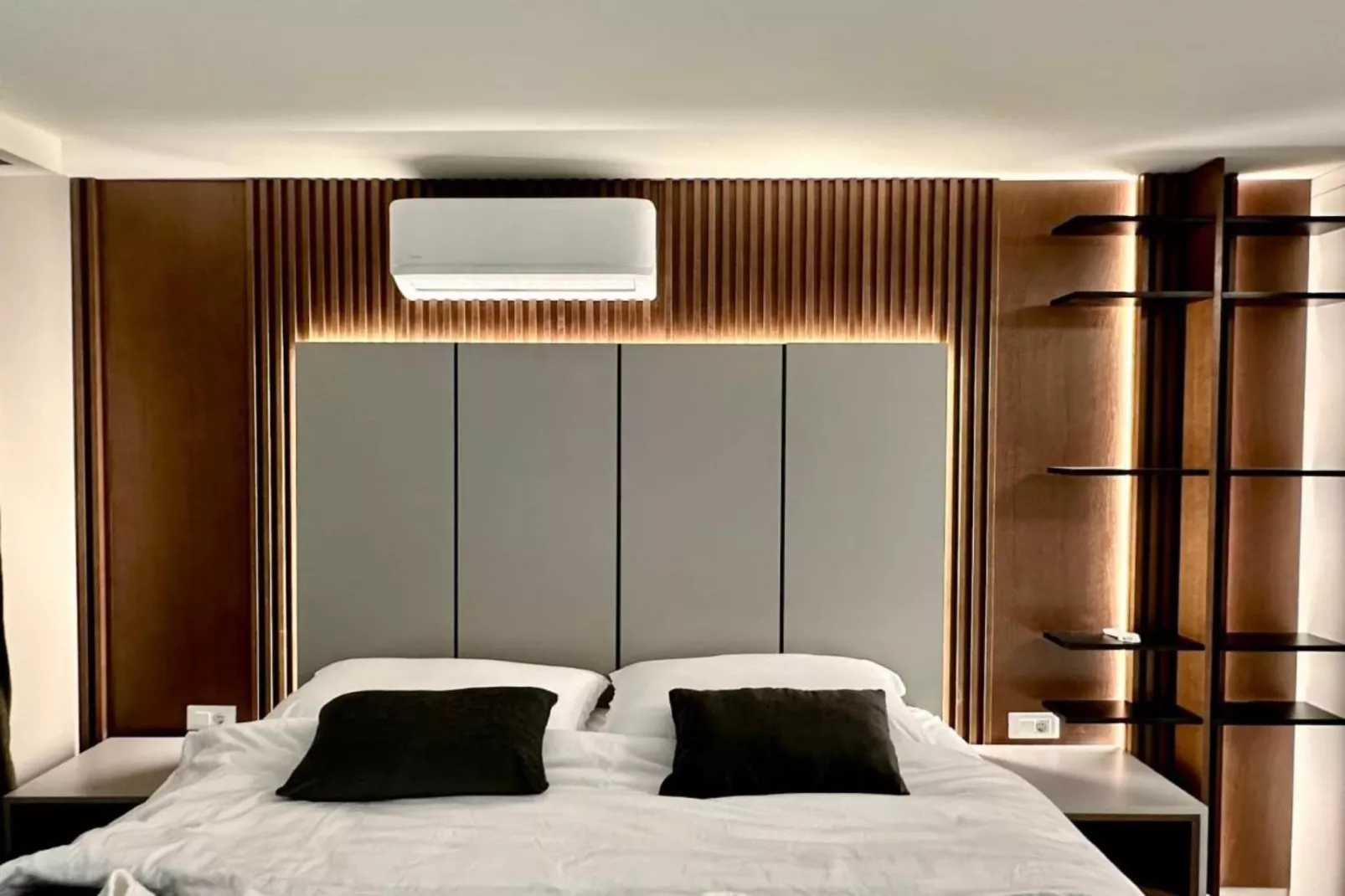 Leonarda Waterfront Residences-Two-Bedroom Apartment with private pool (The Bayfront One) -S5