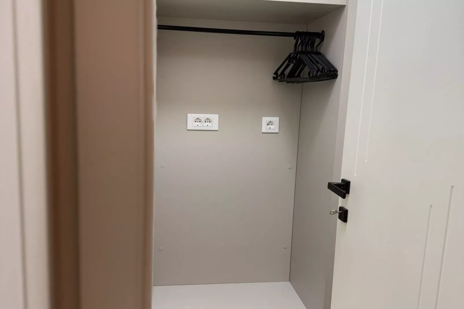 Leonarda Waterfront Residences-Studio Apartment (The Marina studio) -S6-Bathroom