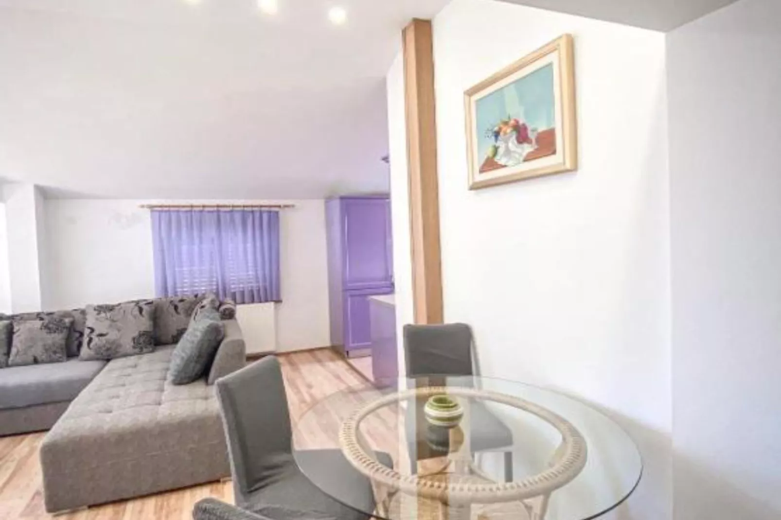 Peaceful Apartments With Style - Classsic Two Bedroom Apartment-Outdoor