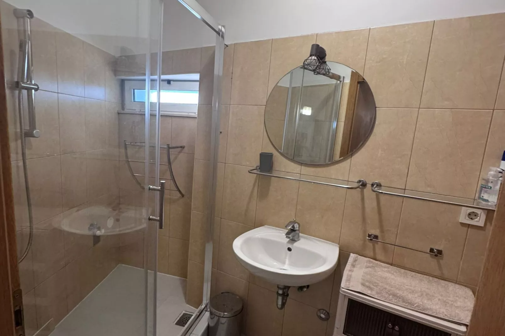 Apartment Centar - Three Bedroom Apartment-Bathroom