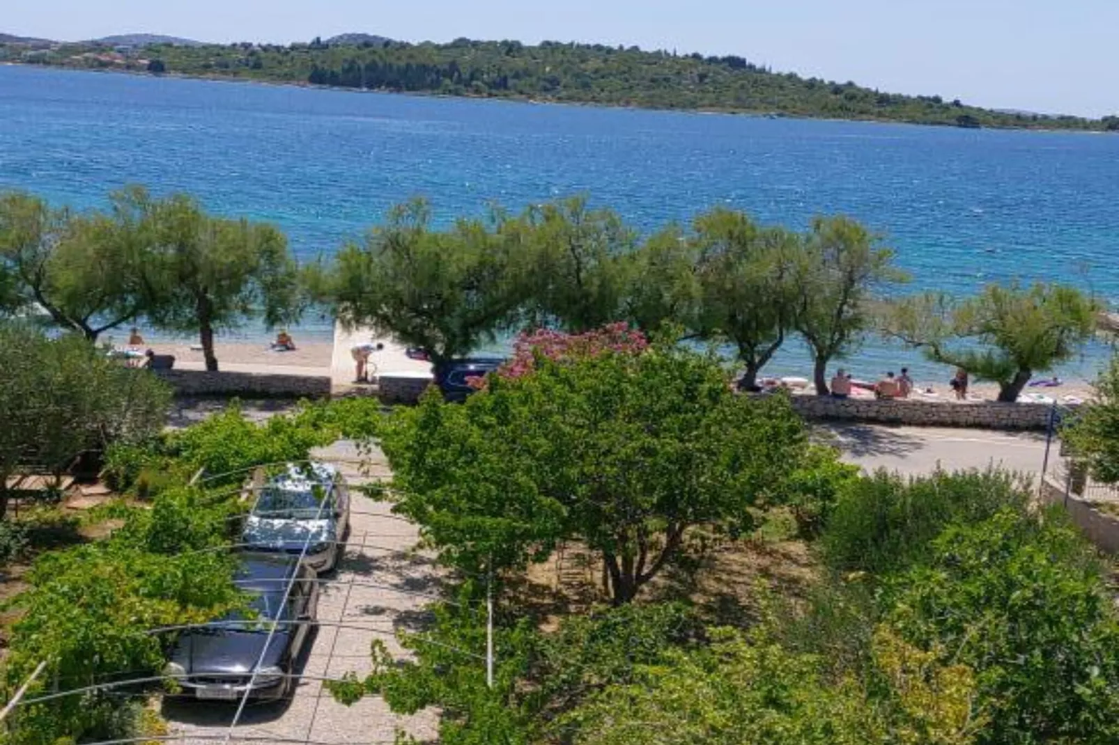 Modern Beachfront Apartments near Šibenik - Classic  Studio Apartment with Balcony and Sea View-Im Freien