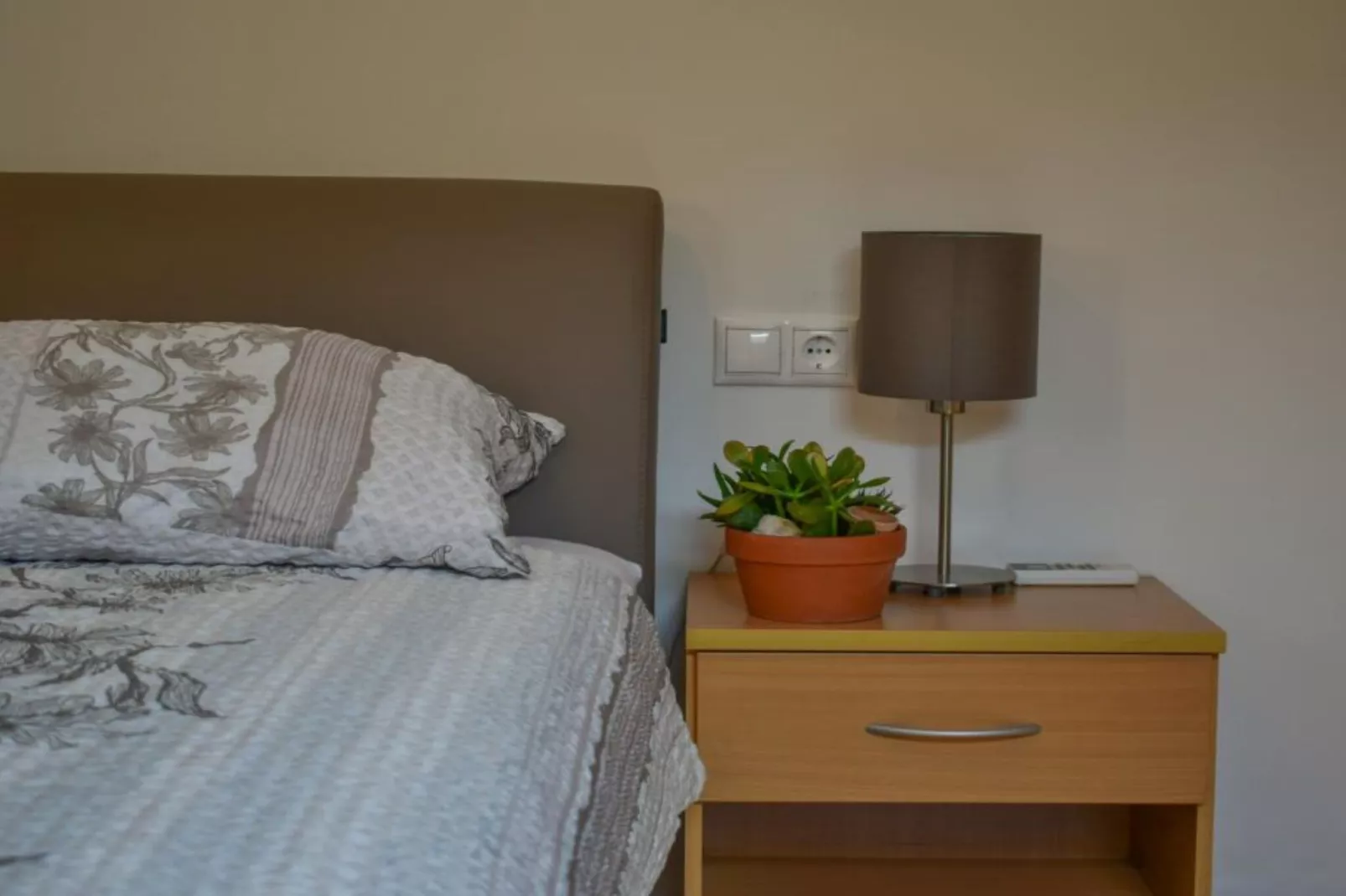 Zevnik Quiet Retreat with Stunning Views and Equestrian Activities - Standard One Bedroom Apartment-Bedroom