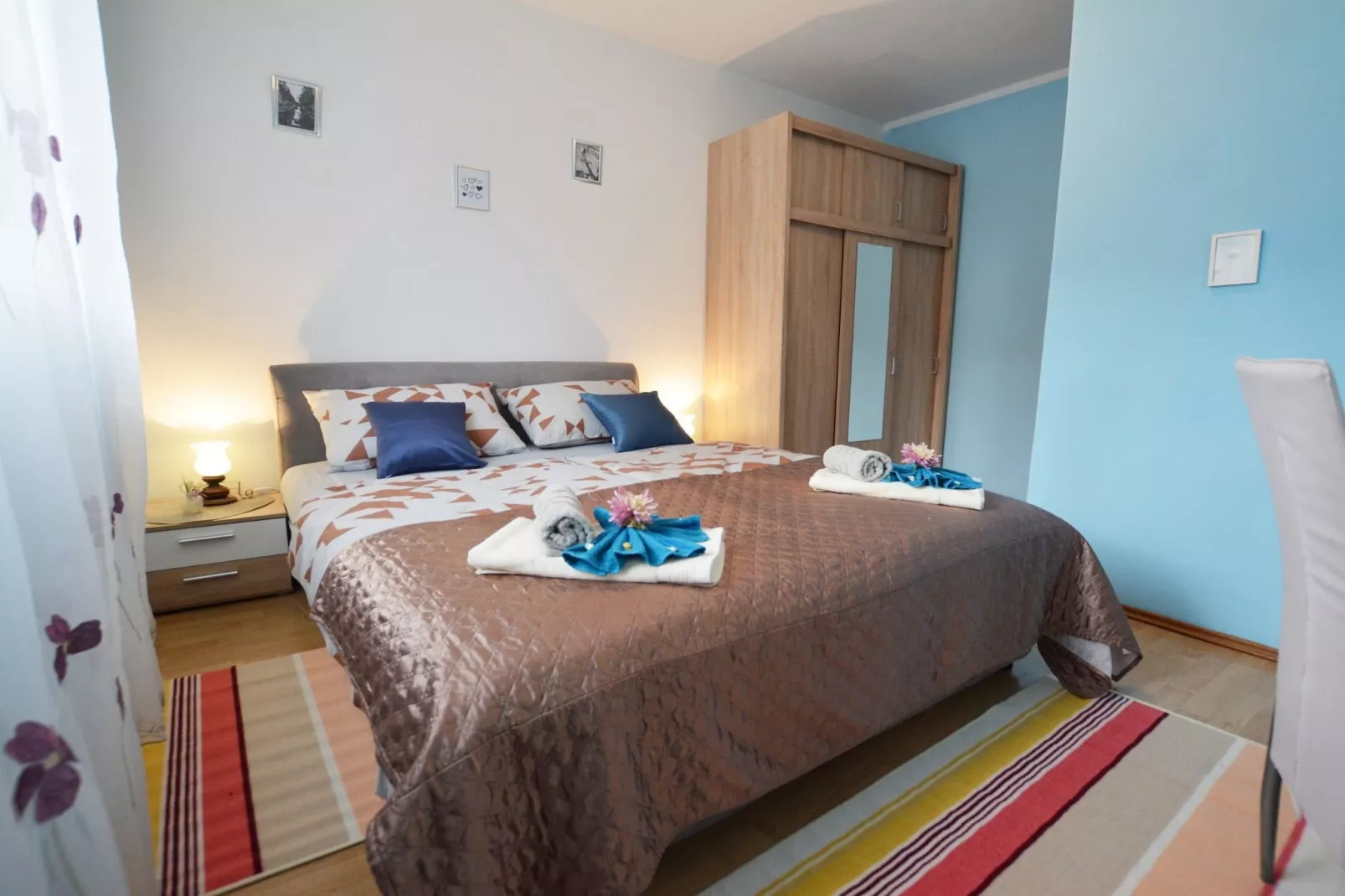 Zevnik Quiet Retreat with Stunning Views and Equestrian Activities - Family Room with Private Bathroom 8-Bedroom