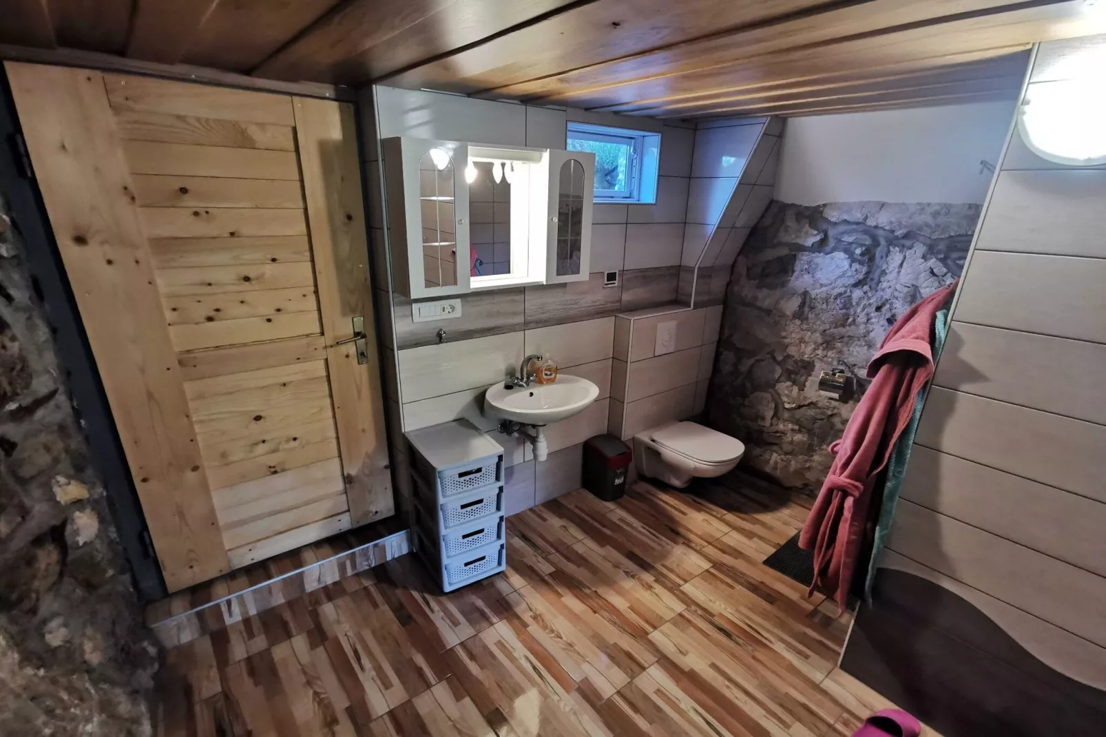 Visnja Gora Meadow Hideaway with Terrace - One Bedroom Cottage with Terrace (owner Hiška na skalci)-Badezimmer