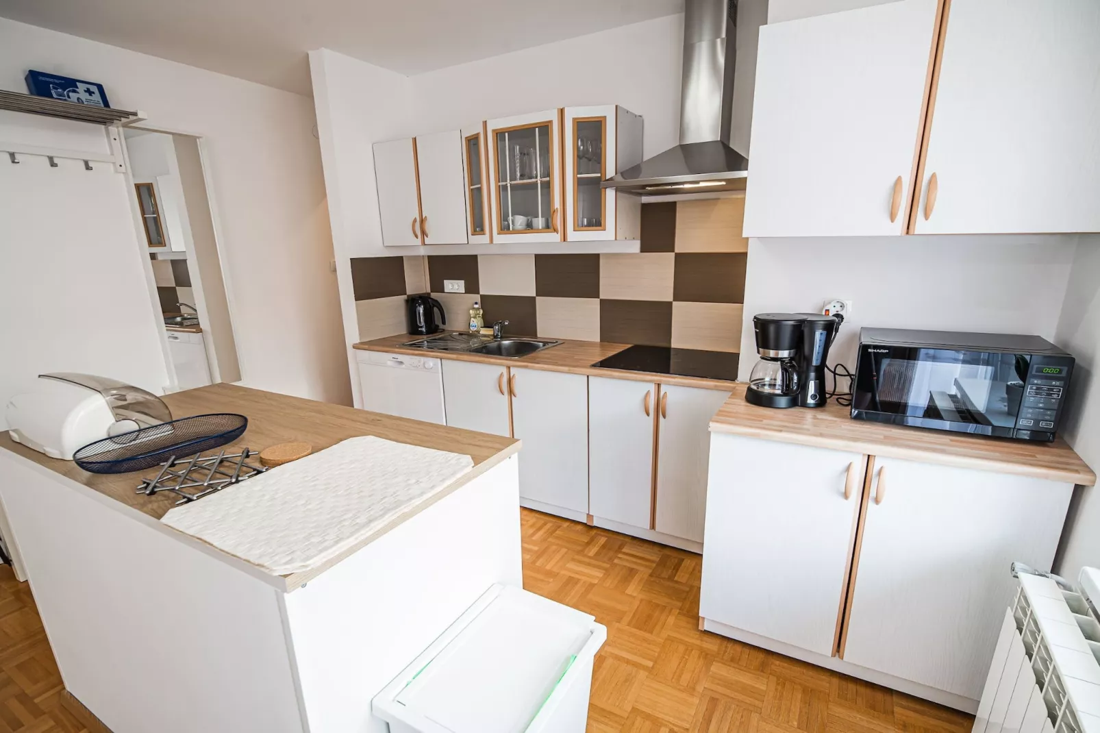 Mountain View Haven Apartments - One Bedroom Apartment  with Balcony-Küche