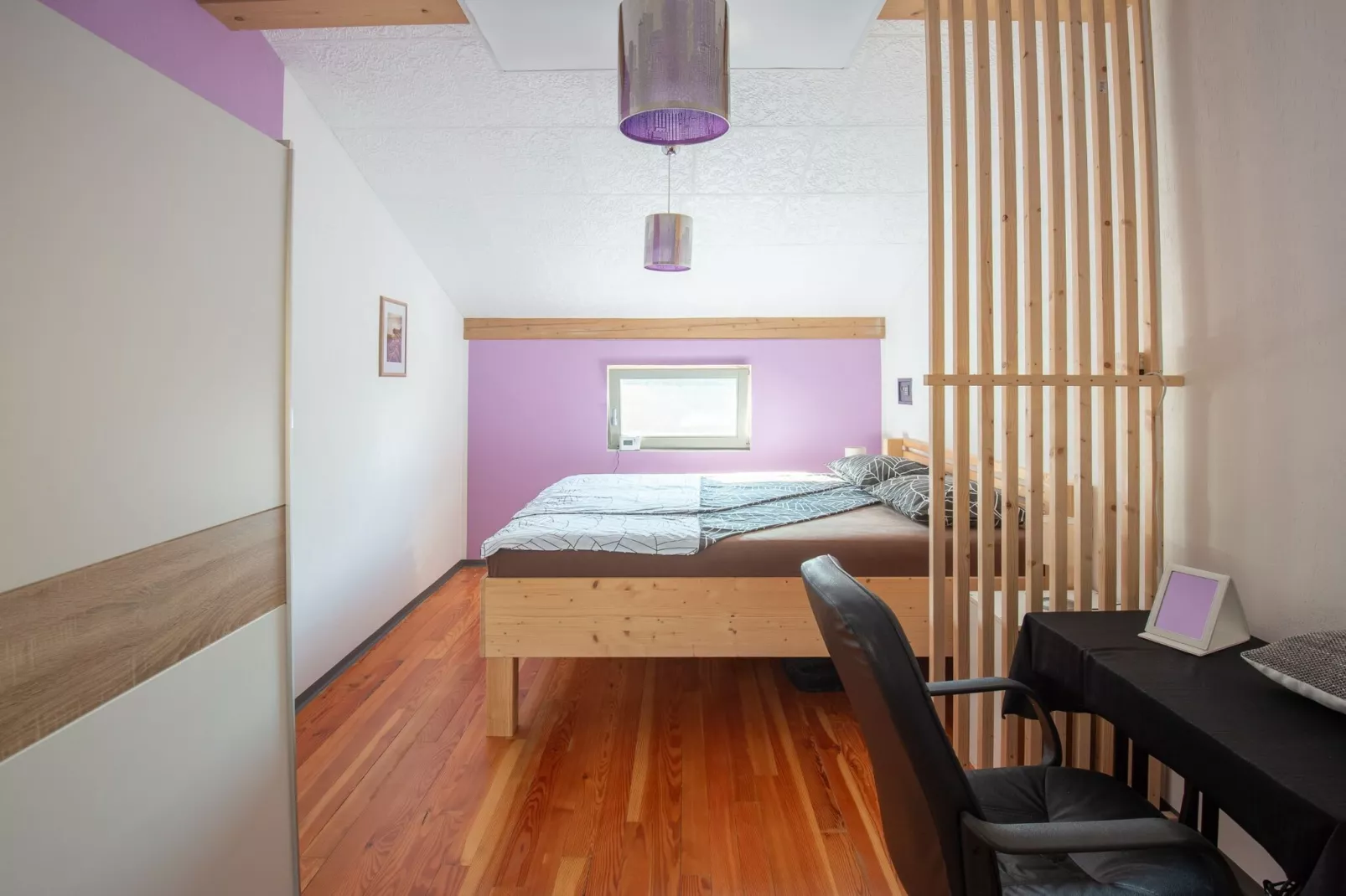 Family-Friendly Serene Retreat Holiday Home - Four Bedroom Holiday Home  with Terrace-Chambre