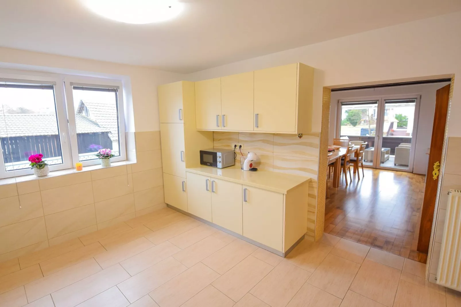 Cozy Luxe Holiday Home with Natural Thermal Bath - Seven Bedroom Holiday Home-Cuisine