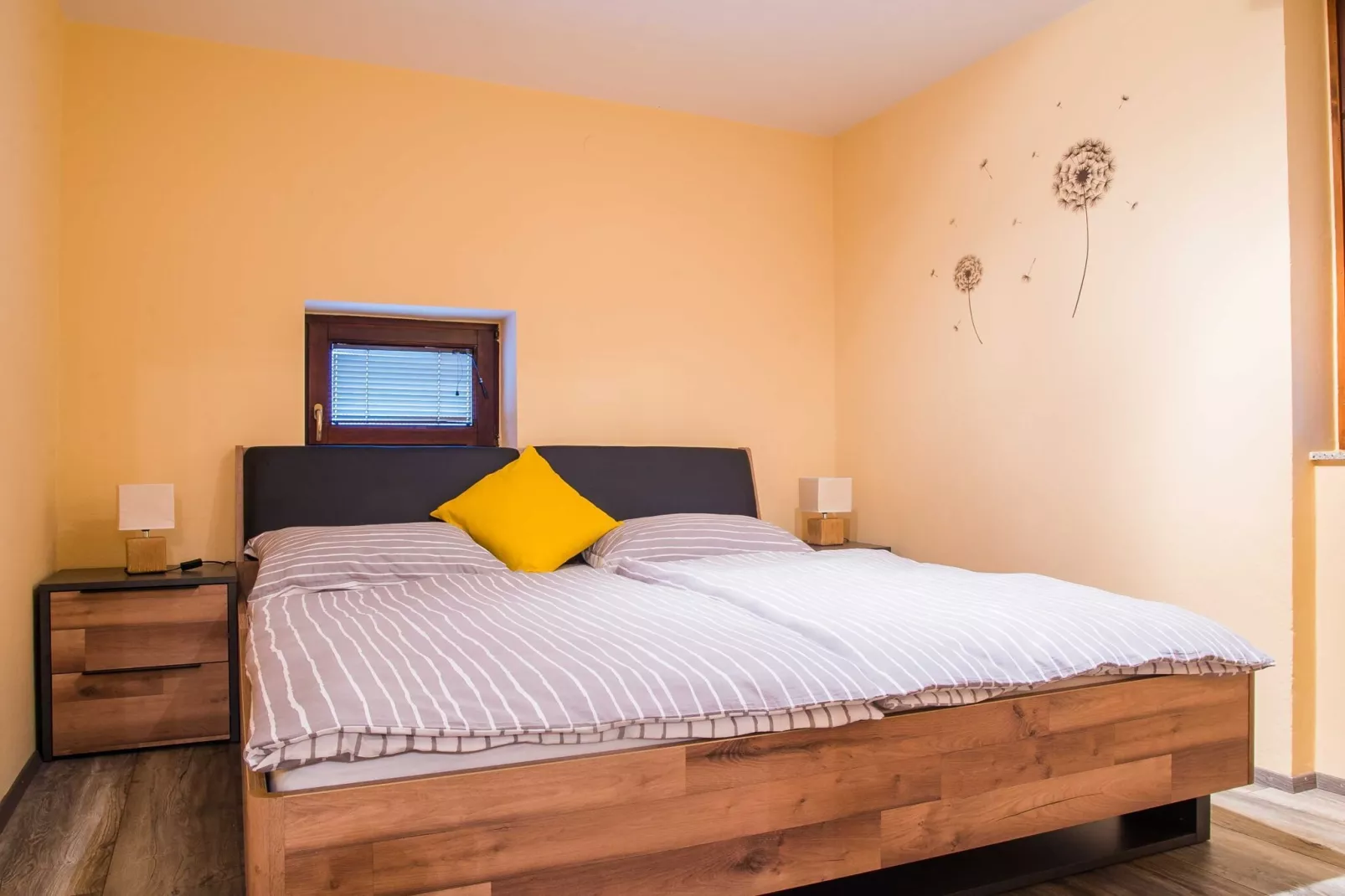 Luce Hilltop Cozy Apartment - Two Bedroom Apartment-Schlafzimmer