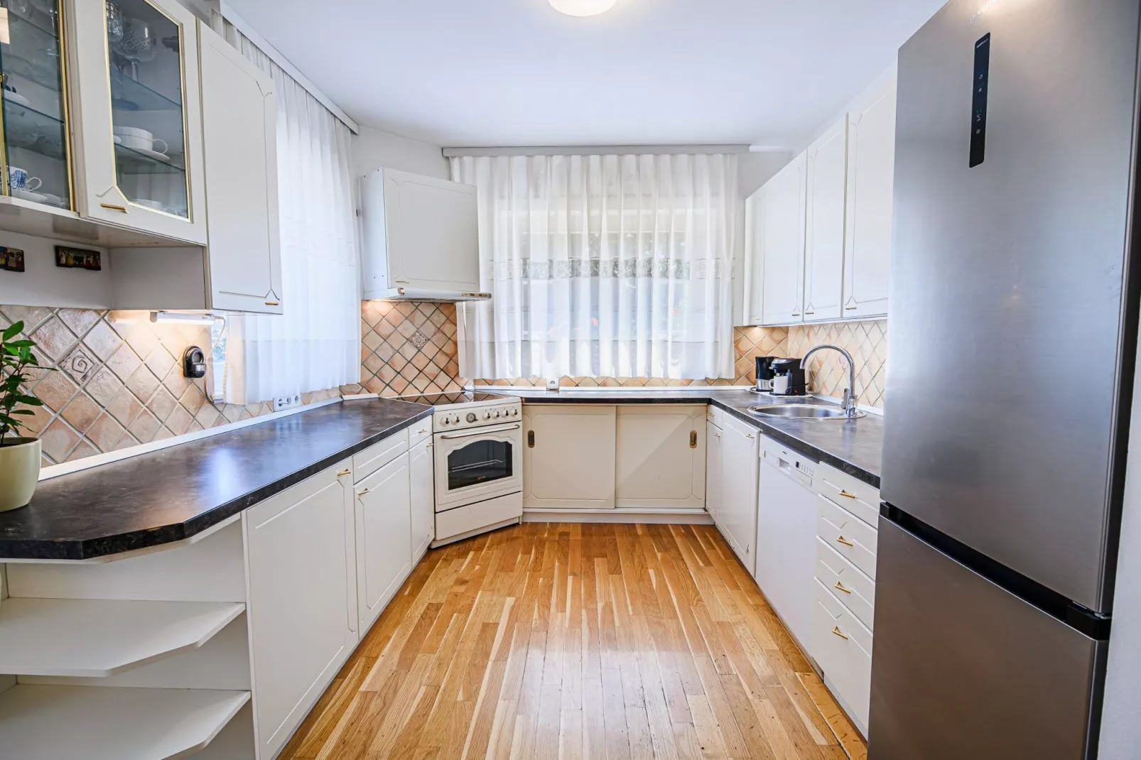 Stunning Rural Holiday Home with Garden and BBQ -  Four Bedroom Holiday Home-Kitchen