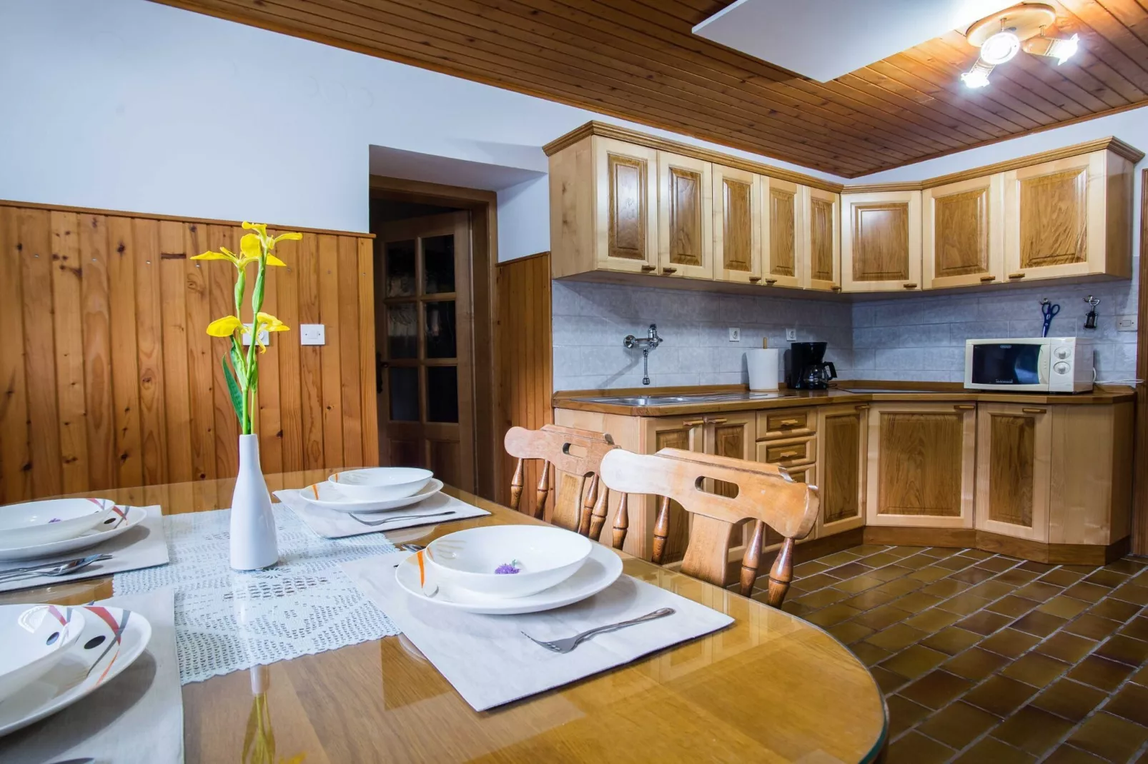 Rustic Authentic Holiday Home with Terrace and Wood Stove - Three Bedroom Holiday Home with Terrace-Küche