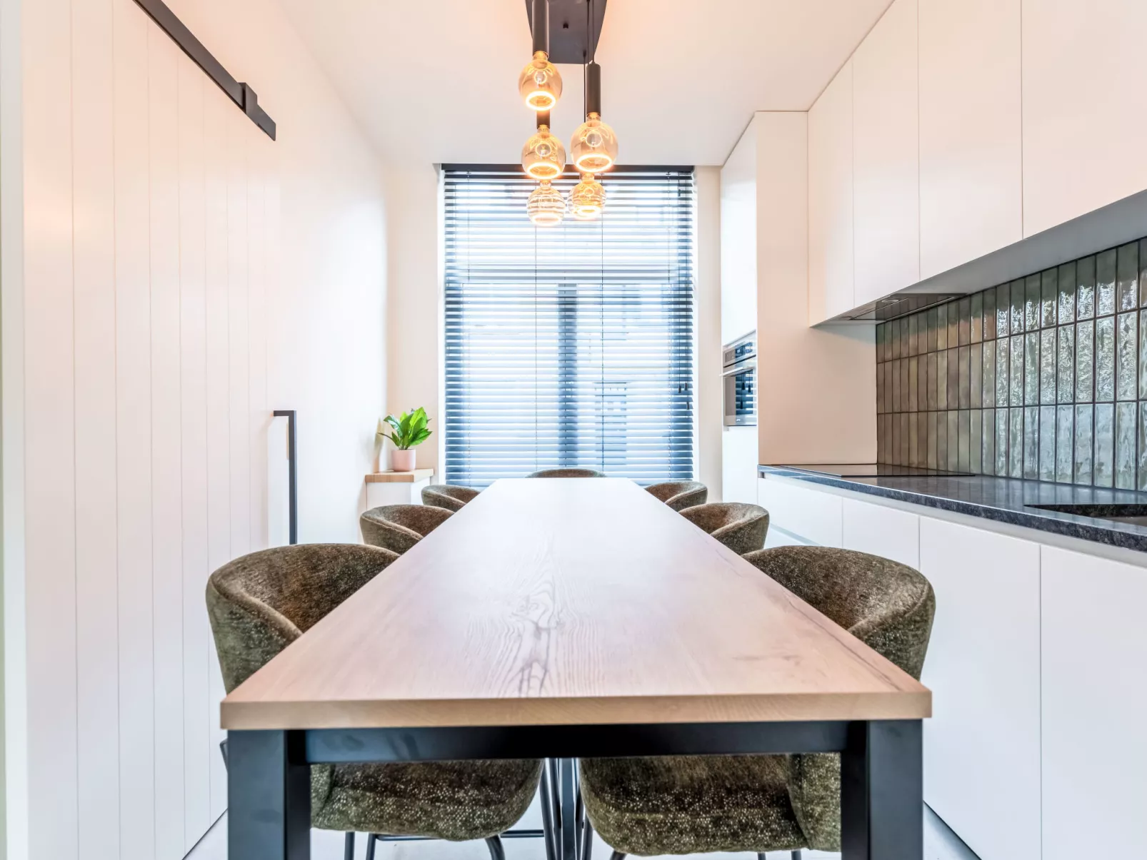 Lili's with terrace-Dedans