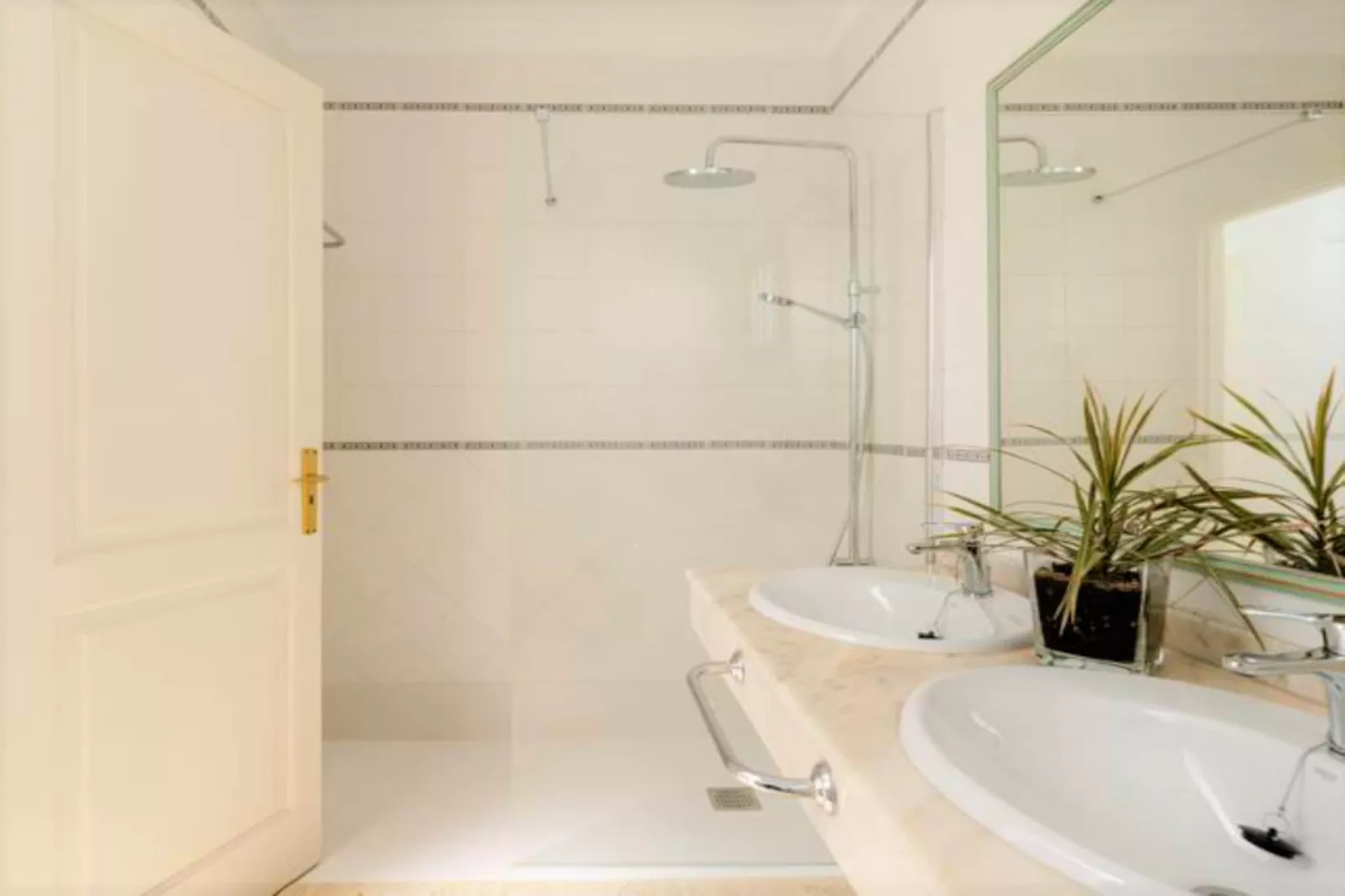 Villa San Blas Superior Chillout 7- Princesa Yaiza-Bathroom