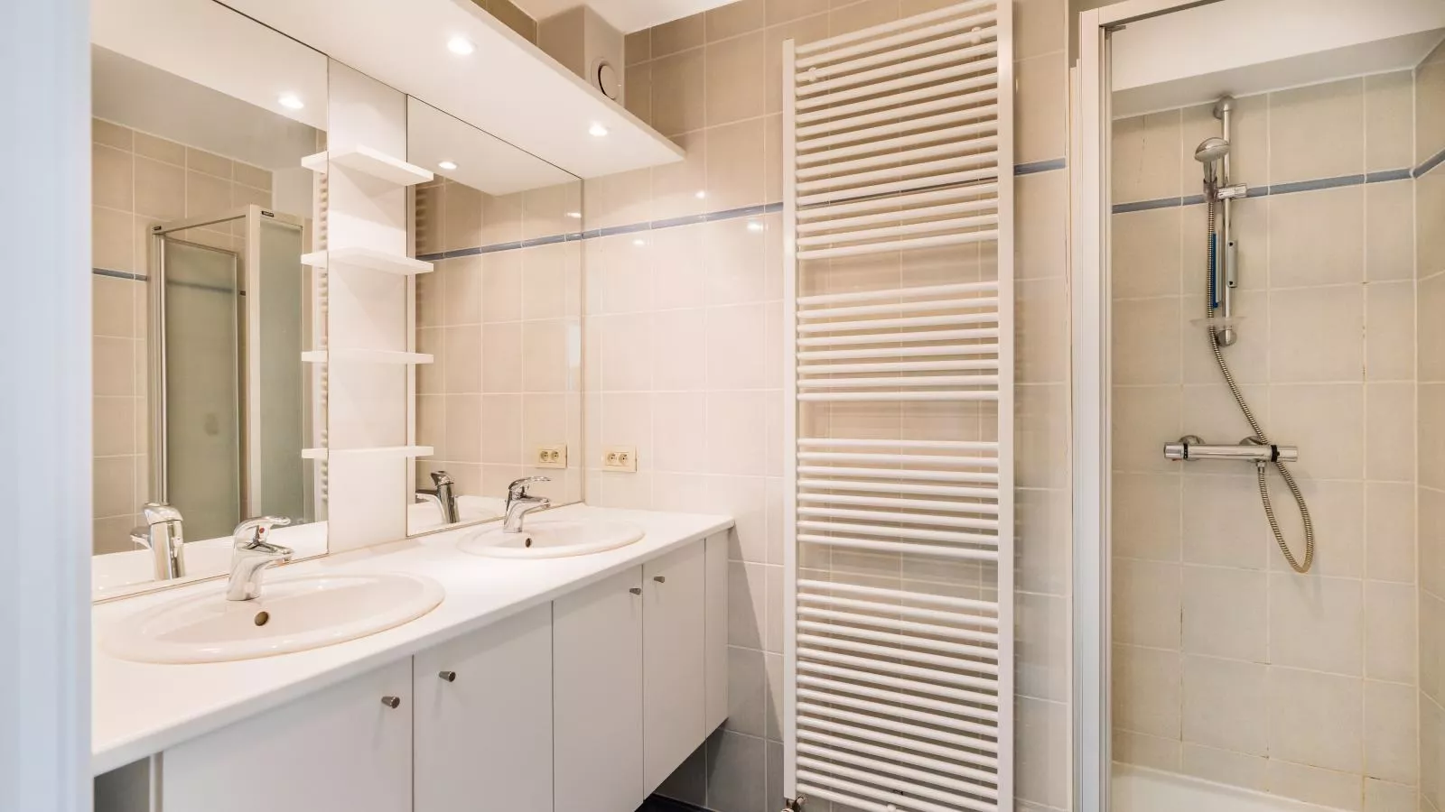 Brit Eerste-Bathroom