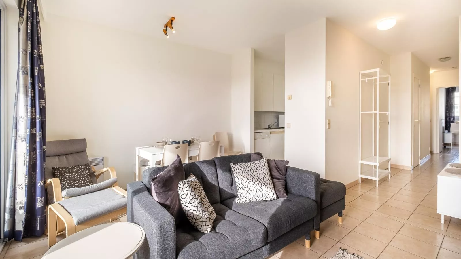 Cat Tweede-Living room