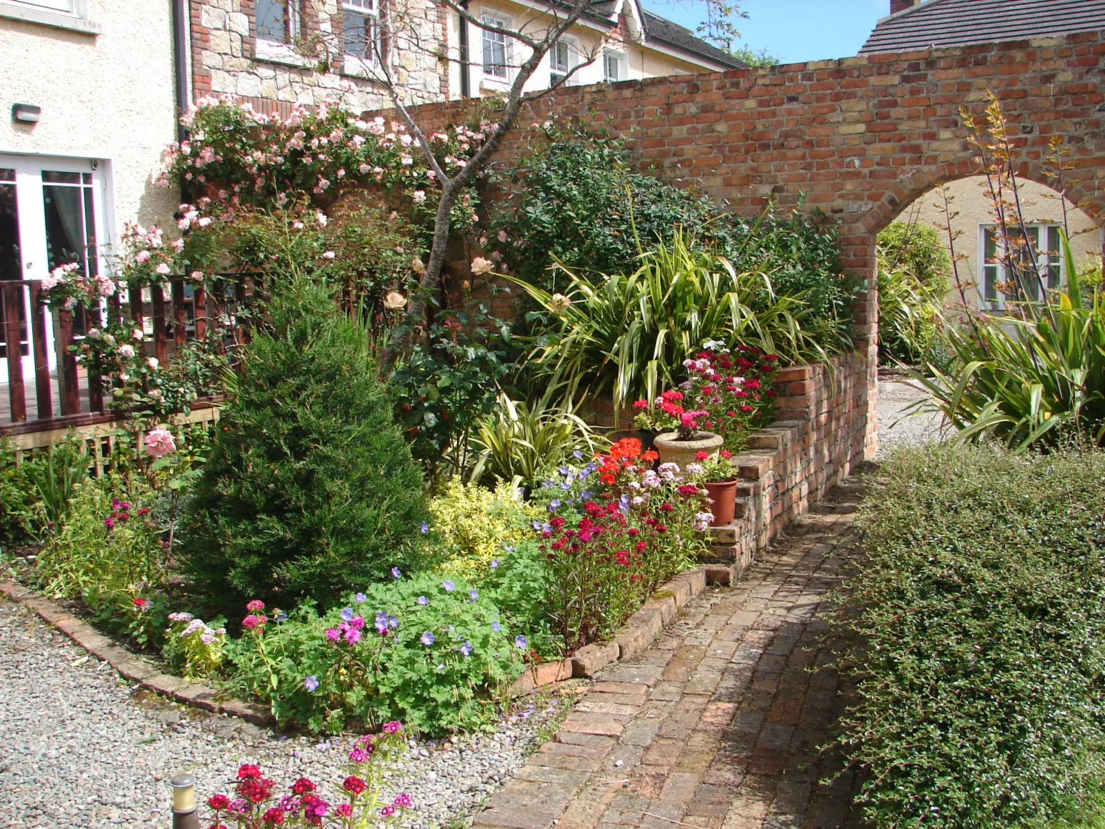 Courtyard HC No 8-Draußen