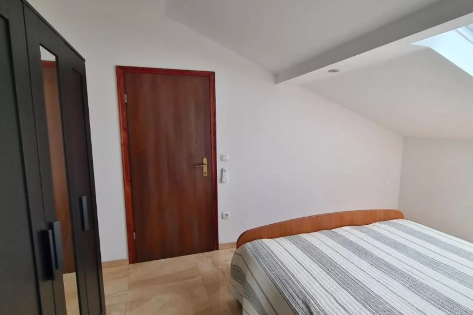 Apartment with One Bathroom-Bedroom