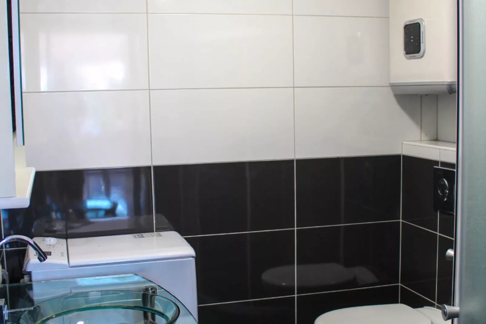 Seafront Apartment Sea Relax with Private Pool - Two Bedroom Apartment with Sea View  and Private Pool-Bathroom