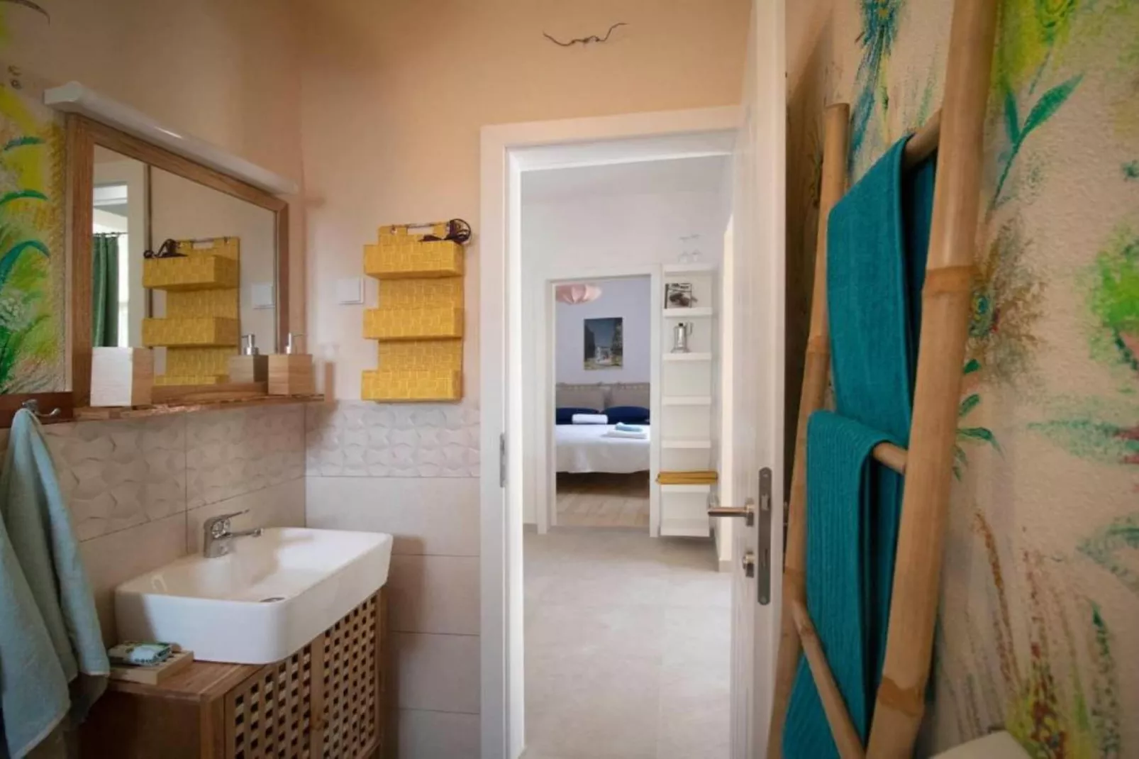 House Leta Cozy Hideaway with Pool - Four Bedroom Holiday Home with Pool-Bathroom