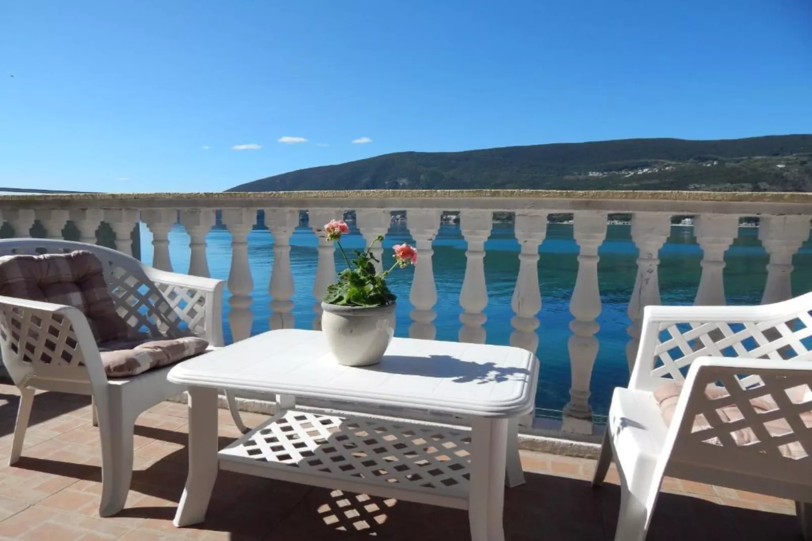 Stunning Beachfront Stay in Herceg Novi - Deluxe One Bedroom Apartment C-Terrasse / balcon