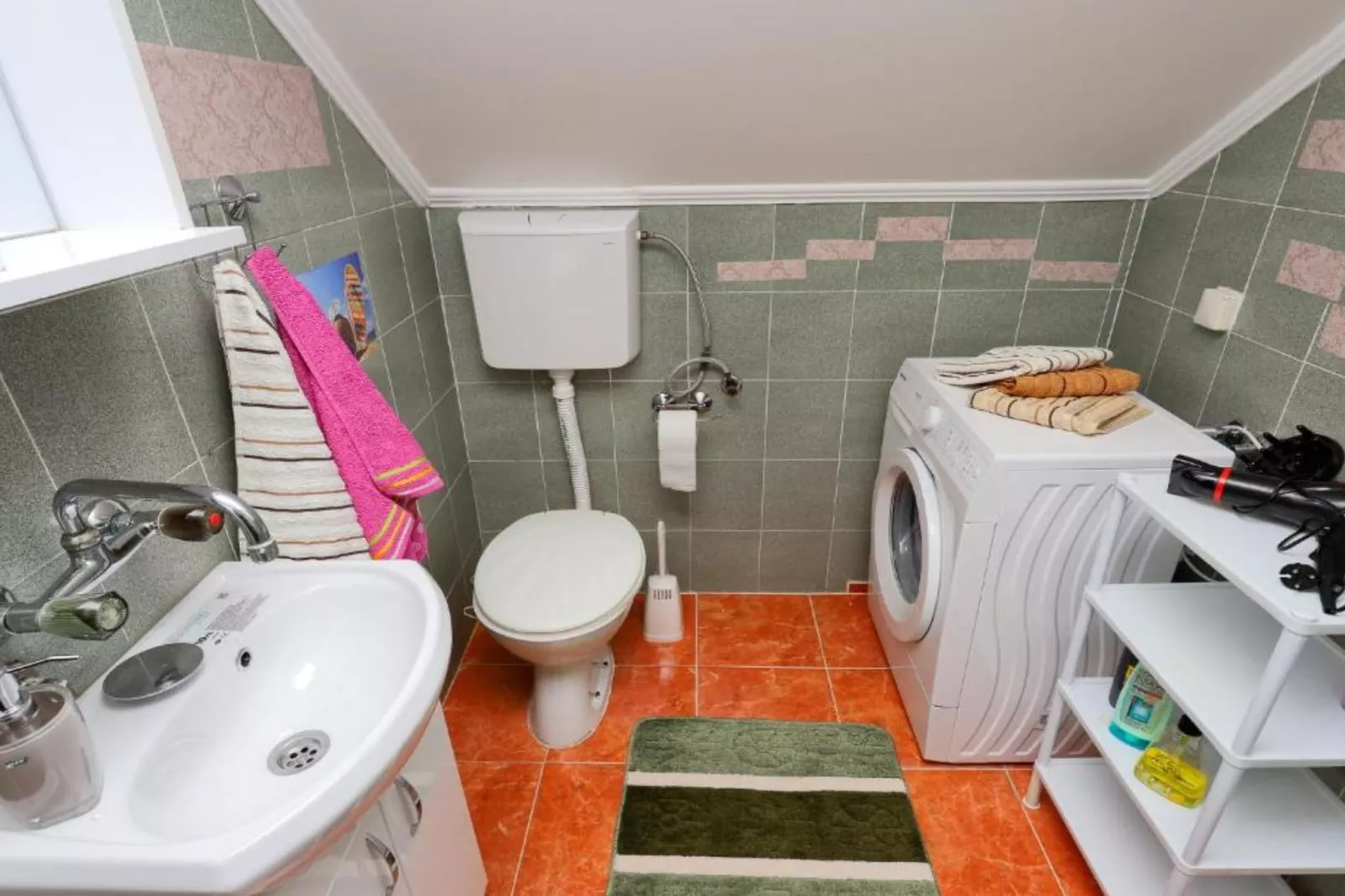 Charming Kotor Bay Retreat Just Steps from the Beach - Two Bedroom Apartment With Sea View-Badezimmer