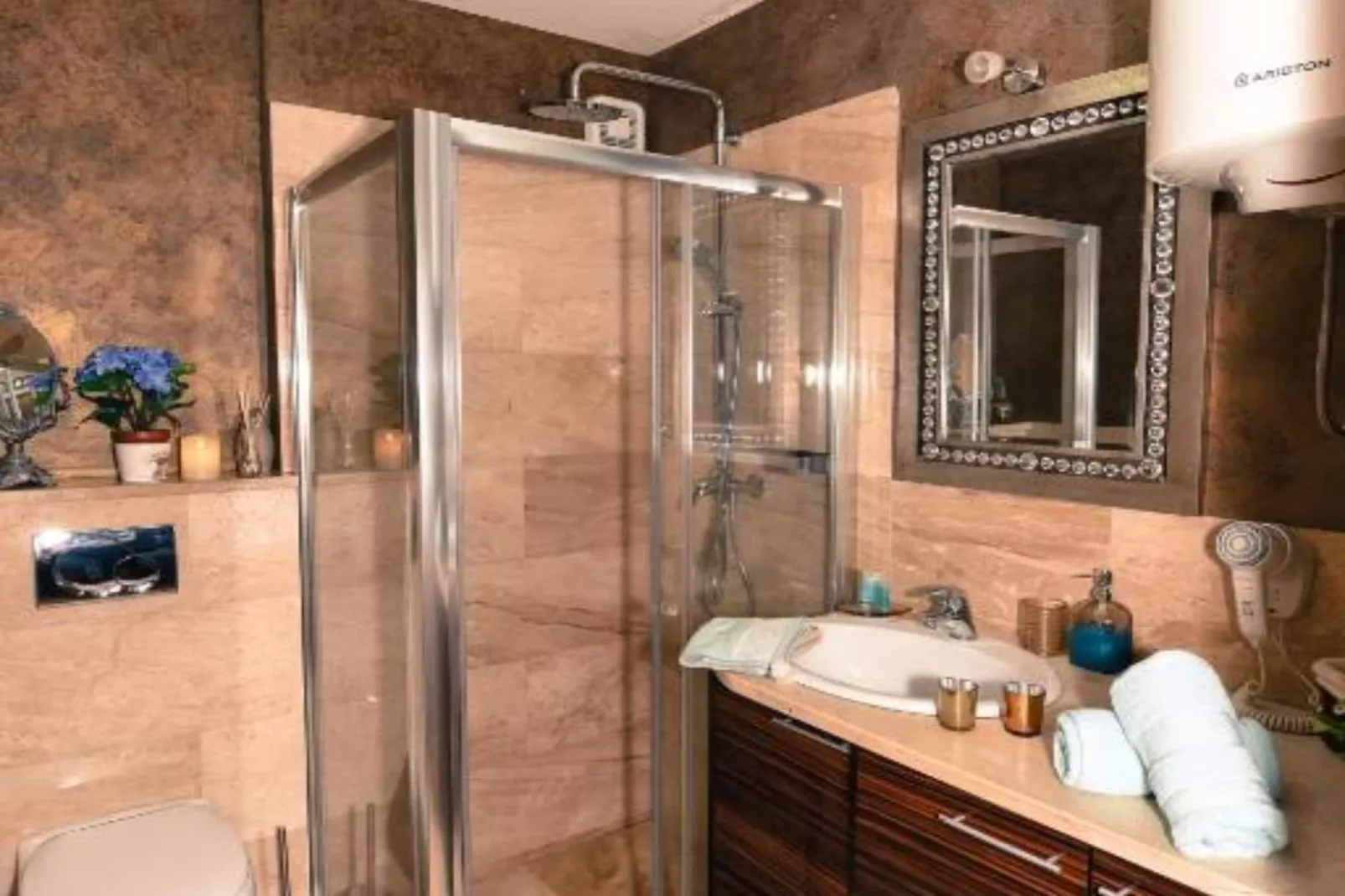 City & Sea Escape Studio Near Budva’s Beaches - Studio Apartment-Salle de bain