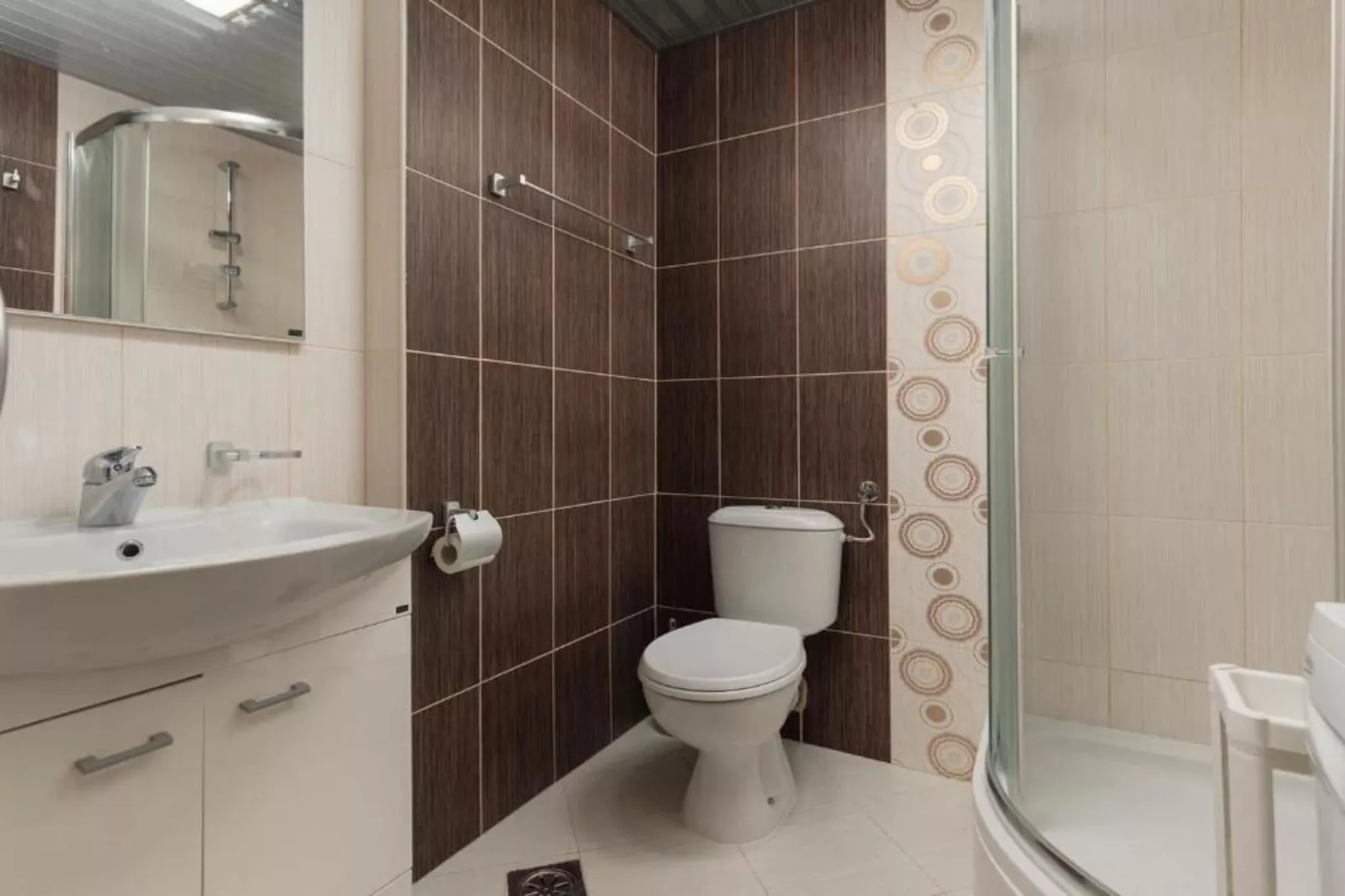 Stylish Budva Apartment with Panoramic Views - Two Bedroom Apartment-Bathroom