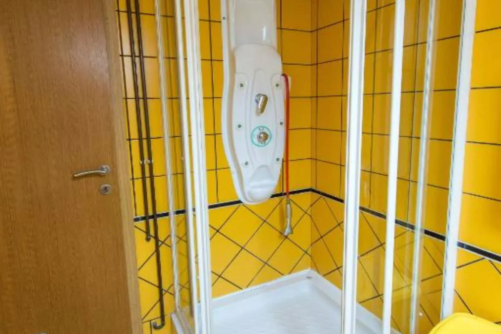 One-Bedroom Apartment With Lake View-Badezimmer