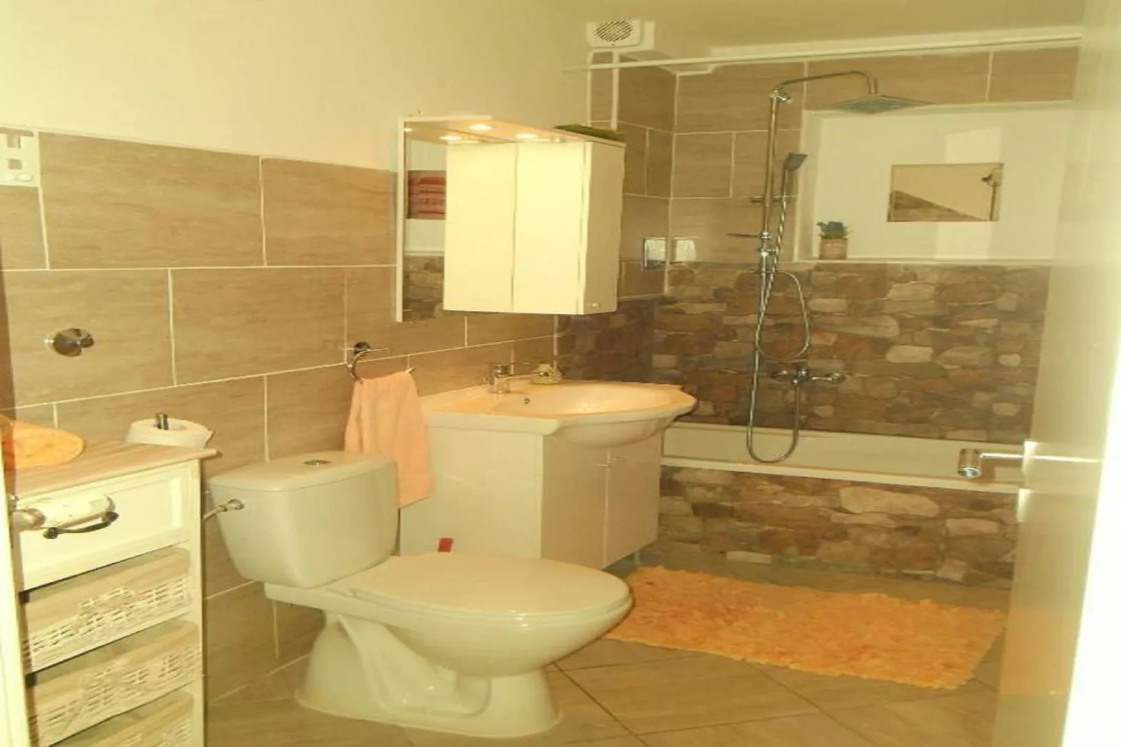 Charming Apartments Kestenovi Dvori - Two Bedroom Apartment (A1)-Bathroom
