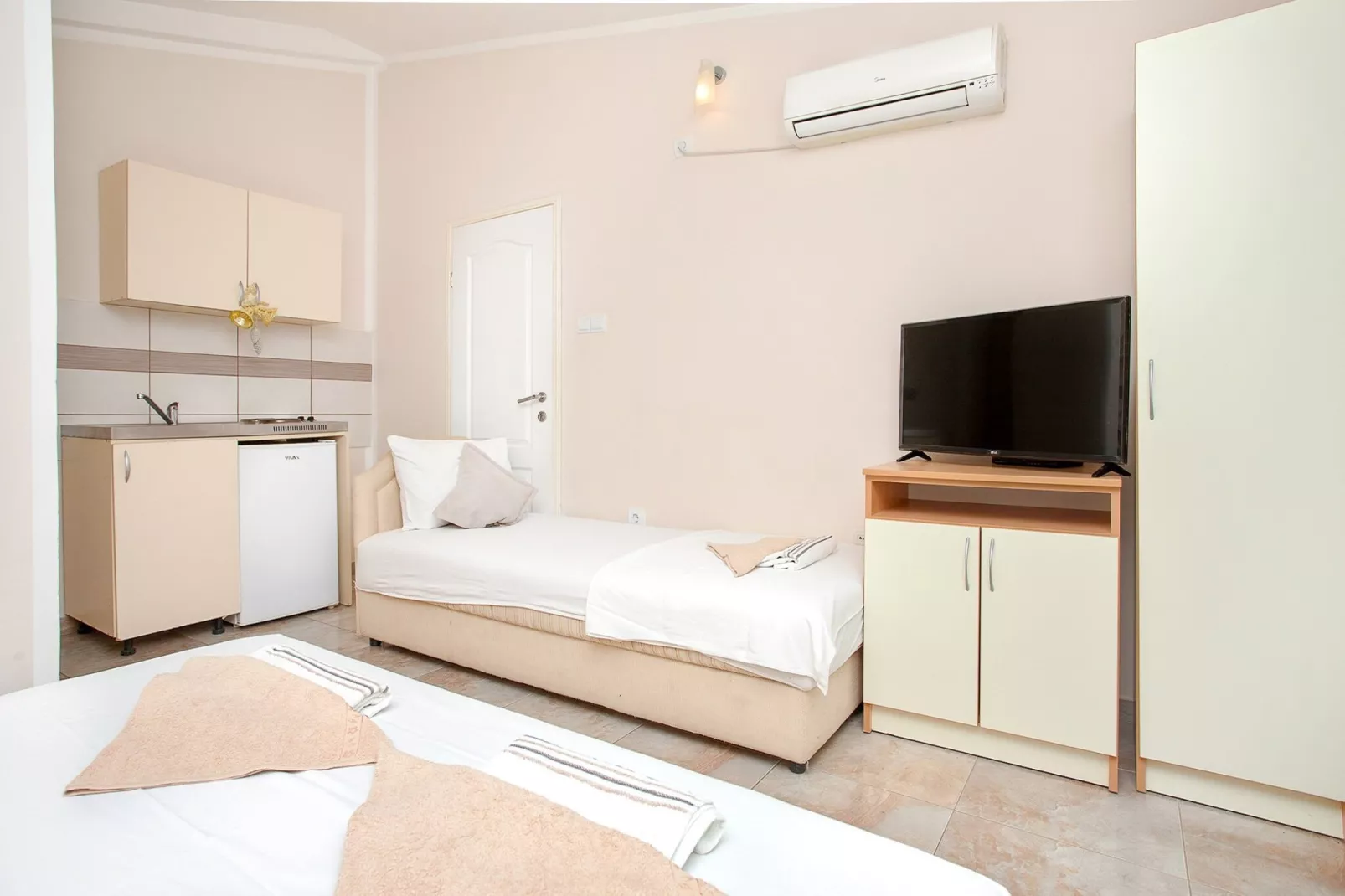 Perfect Budva Stay Near the Sea & Aqua Park - Comfort Triple Studio 1\/1 1-Bedroom