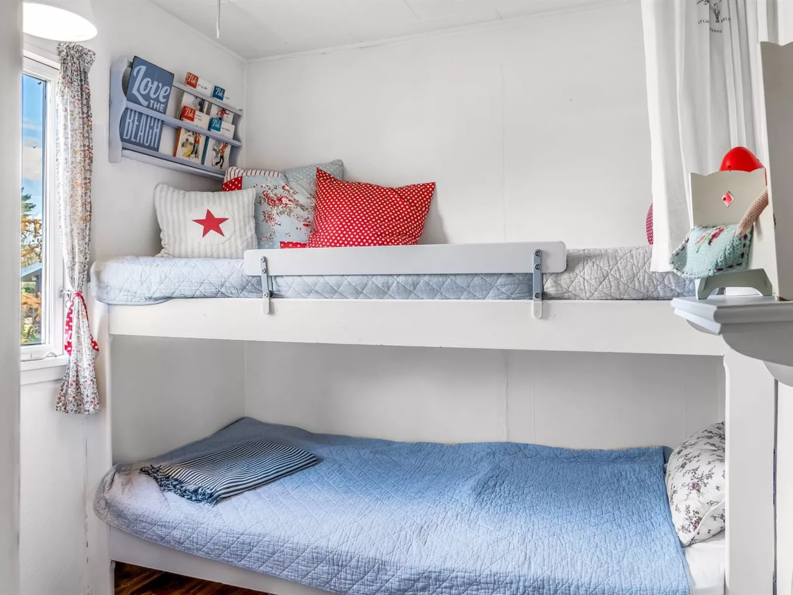 "Kamilla" -  from the sea-Inside