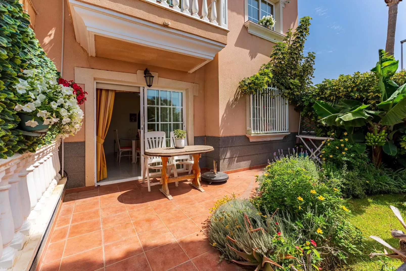 Delfin 101B 1d-Außenbereich Sommer