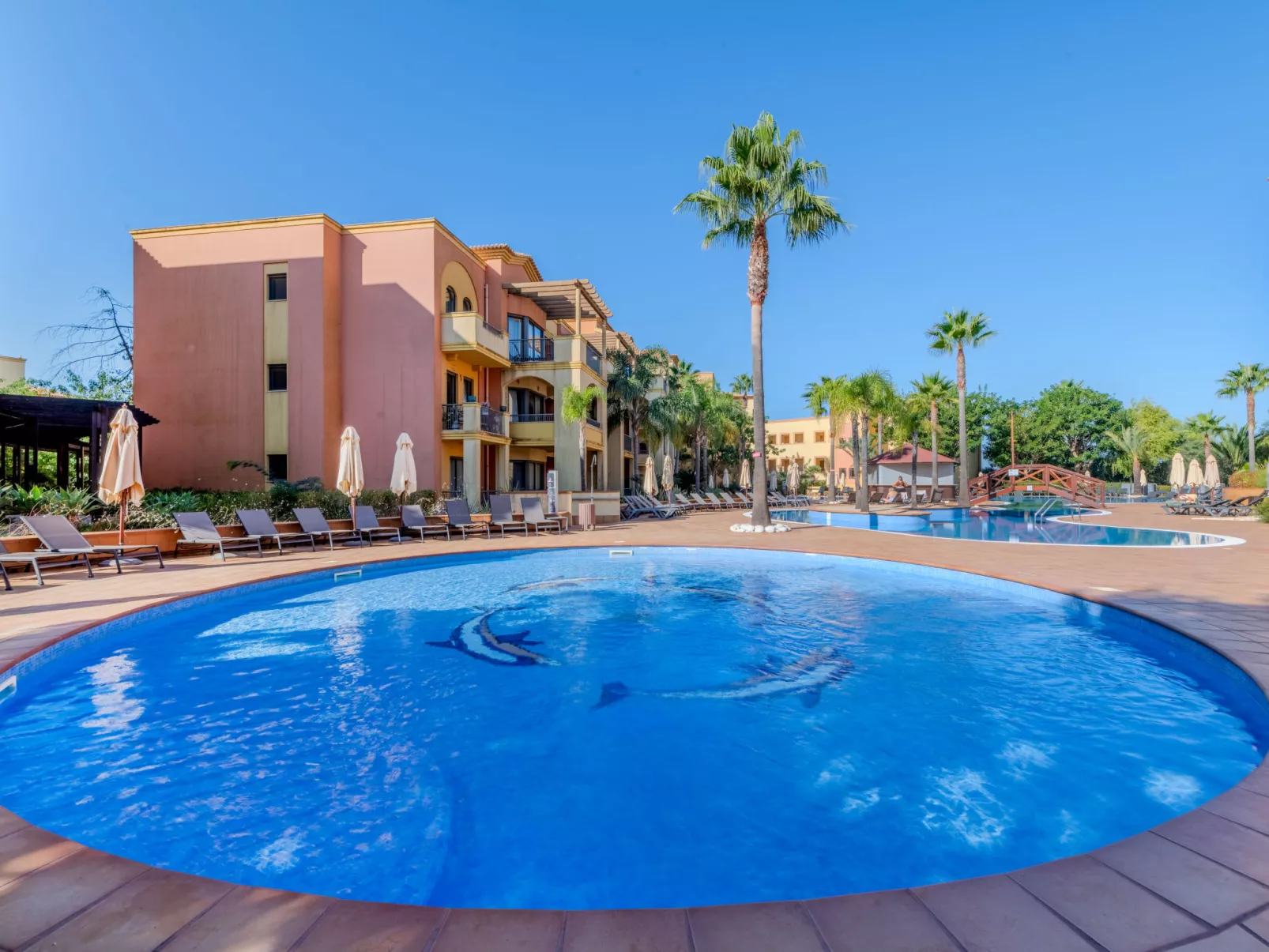 The Residence at Victoria-Outside