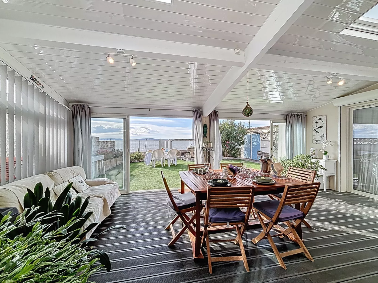 Les cabanes de Pérols-Dedans