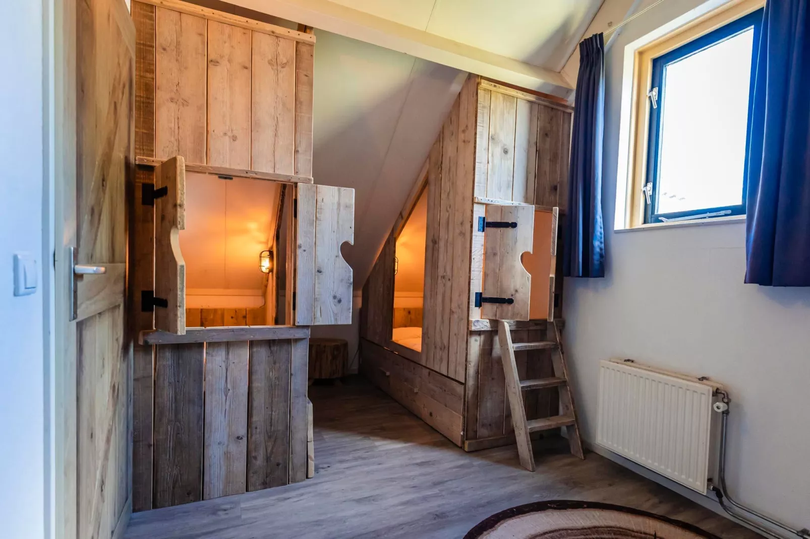 6 - Persons Lakeside Child-friendly Bungalow-Bedroom