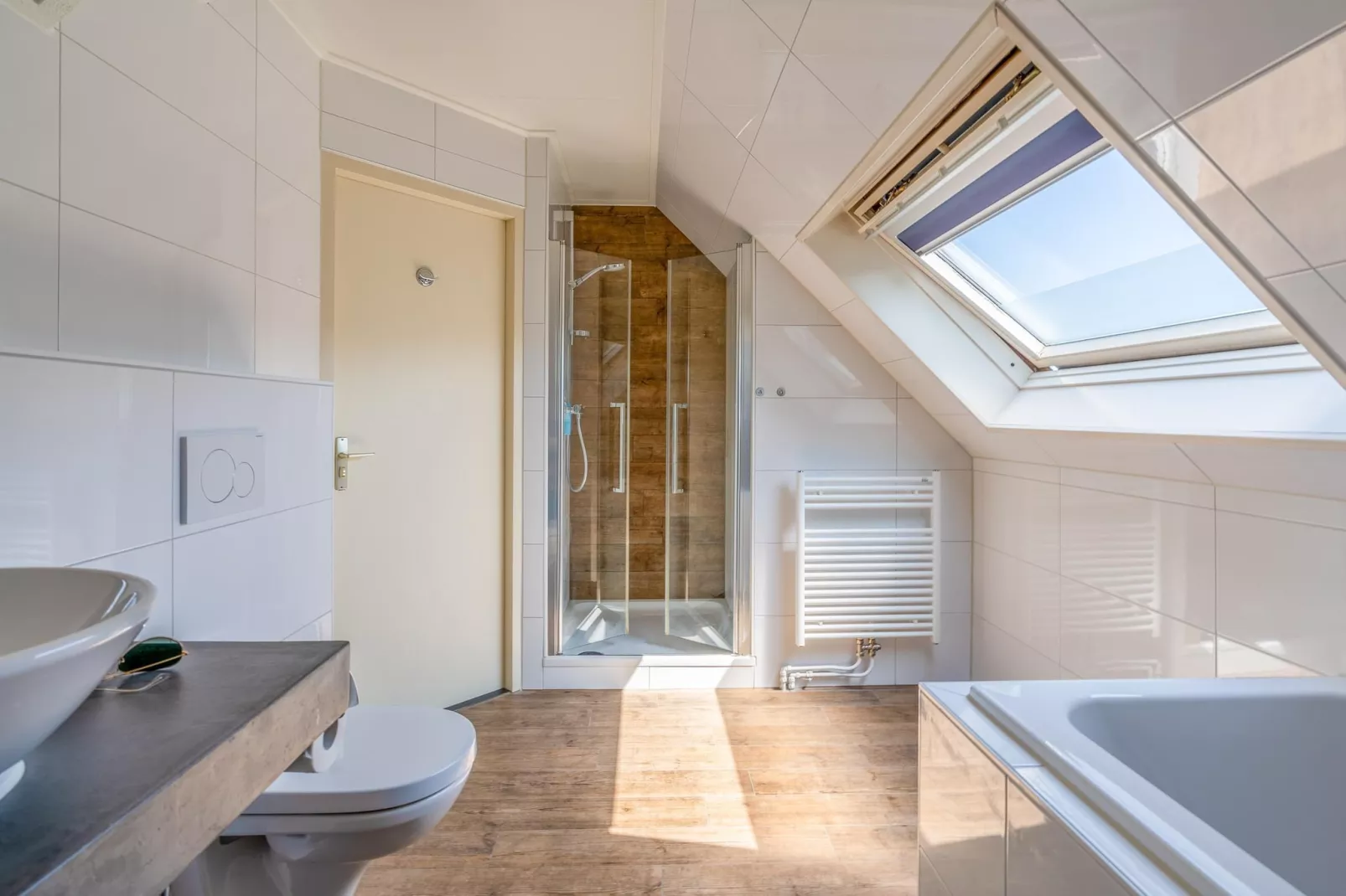 Kamperfoelie 71-Bathroom