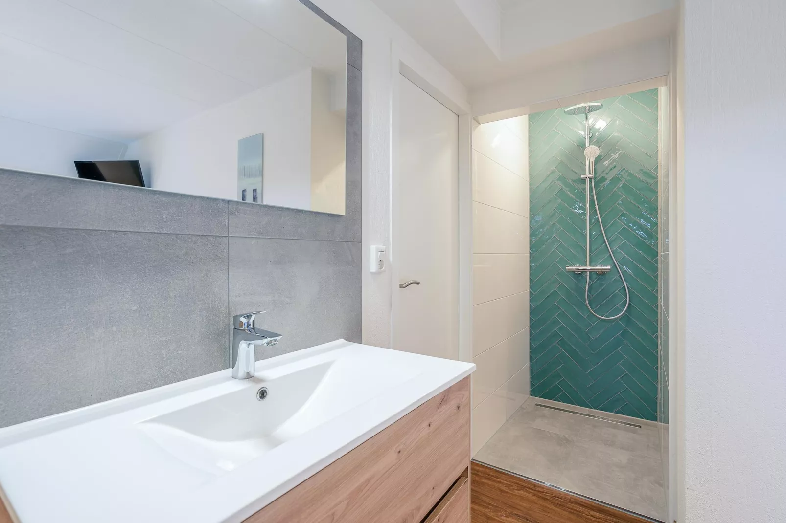 Kamperfoelie 51-Bathroom