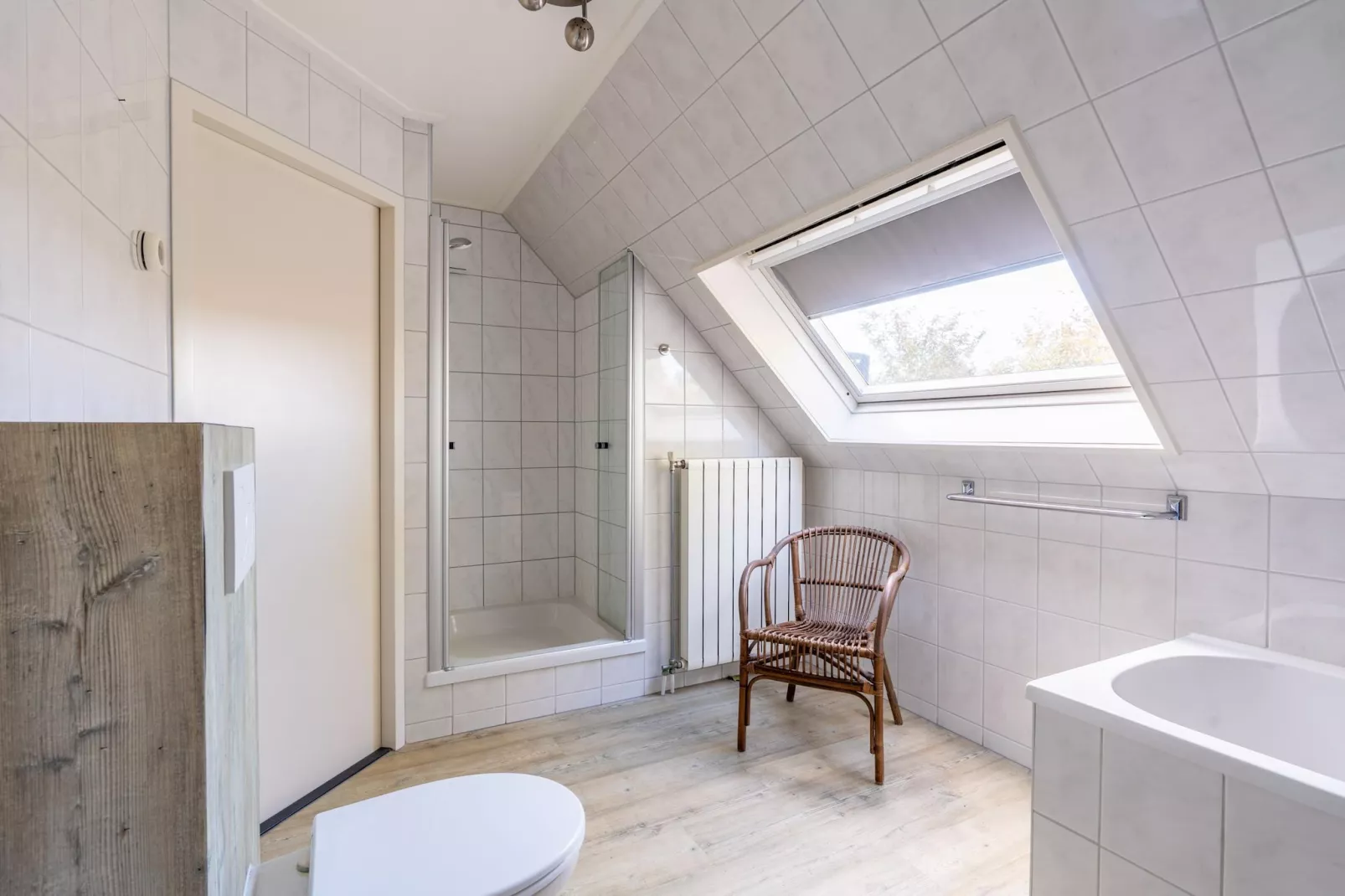 Kamperfoelie 57-Bathroom