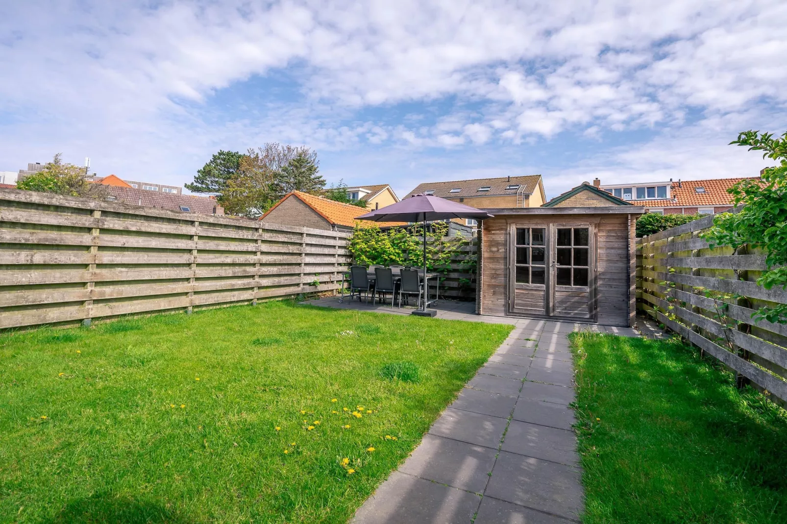 Brink 24 - De Bosruiter-Gardens in summer