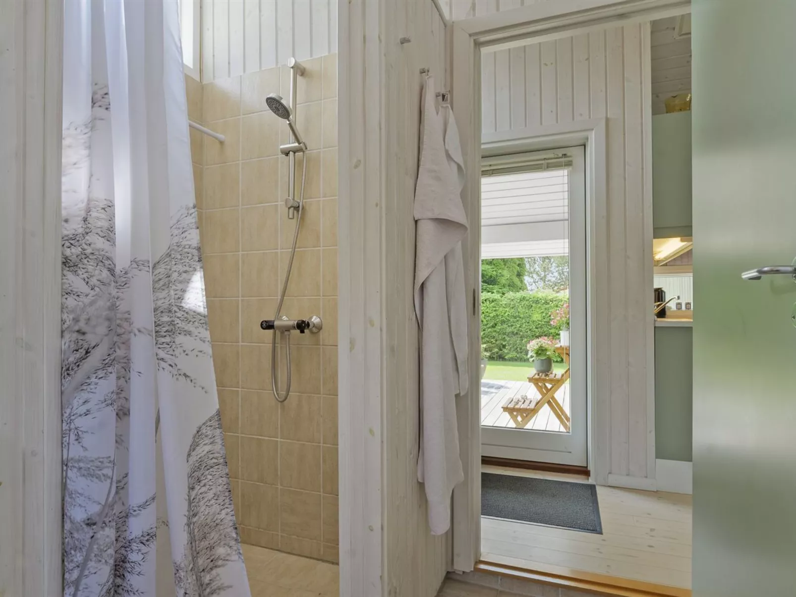 "Erok" -  from the sea-Drinnen