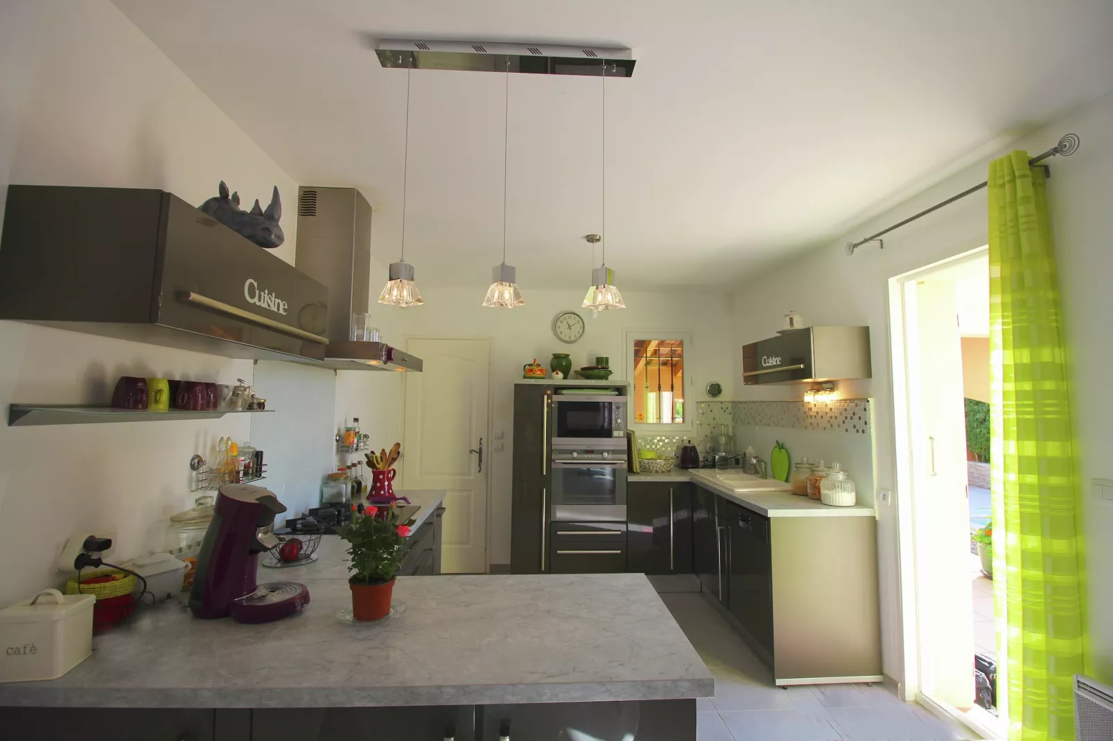 Belle maison de vacances avec piscine privée-Cuisine