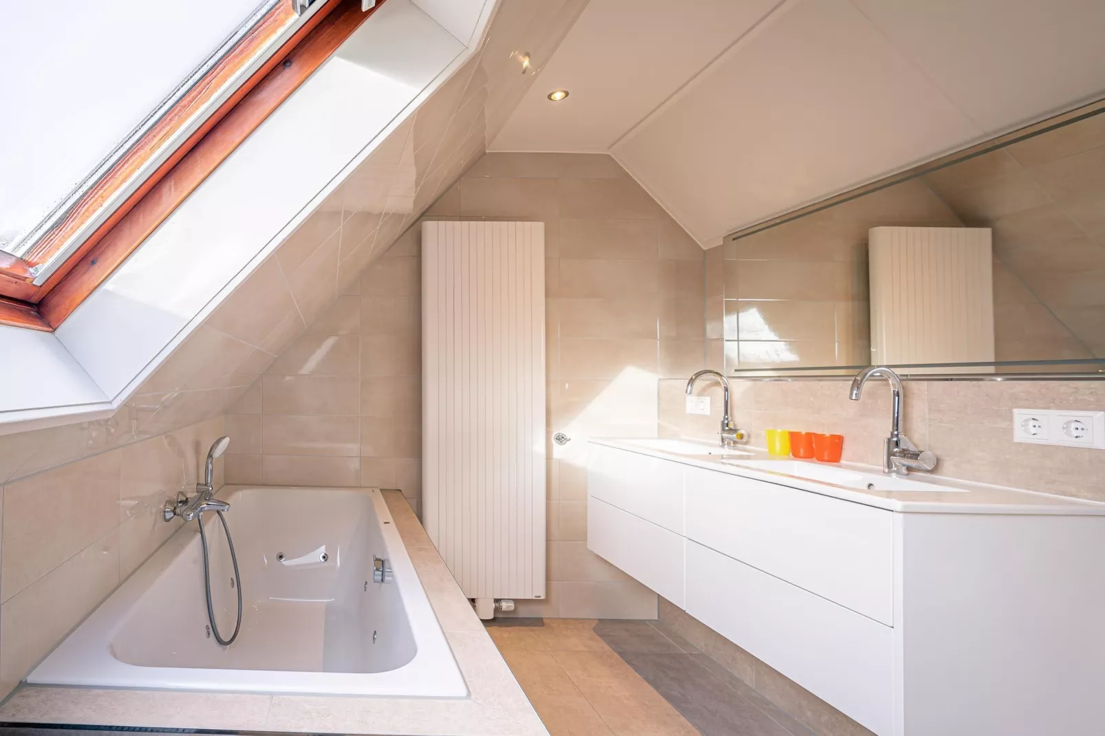 Kamperfoelie 89-Bathroom