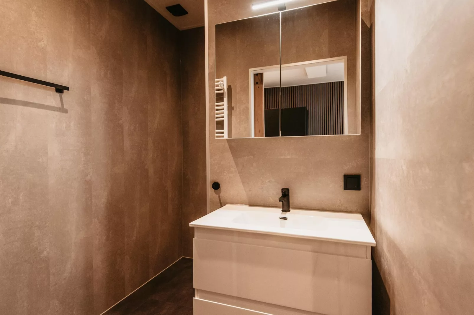 Chalet aan het Water - Betuwse Hofjes - 4P-Badezimmer