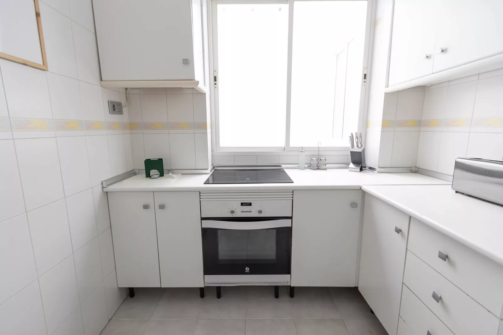 CT 383 GR - Faro's Almuñecar Beachfront for 4-Kitchen