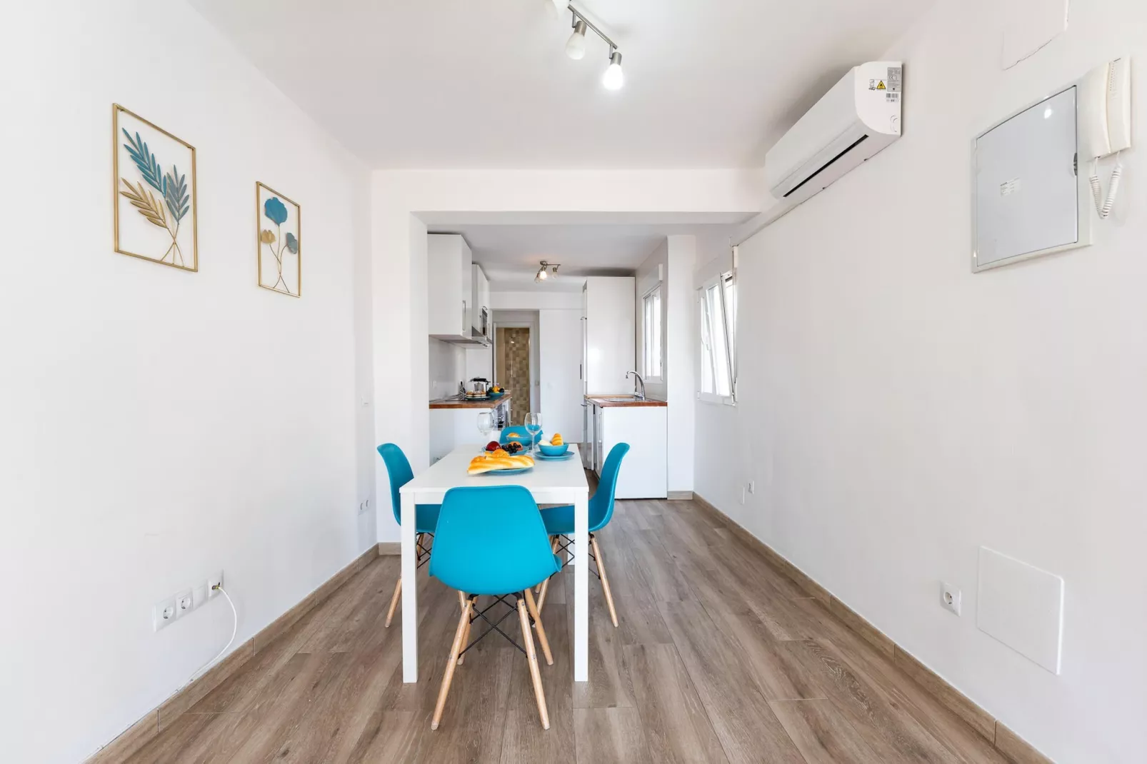 CT 379 - Faro's Malaga Citycenter - Cosy Apartment at Capuchinos for 2-Dining room