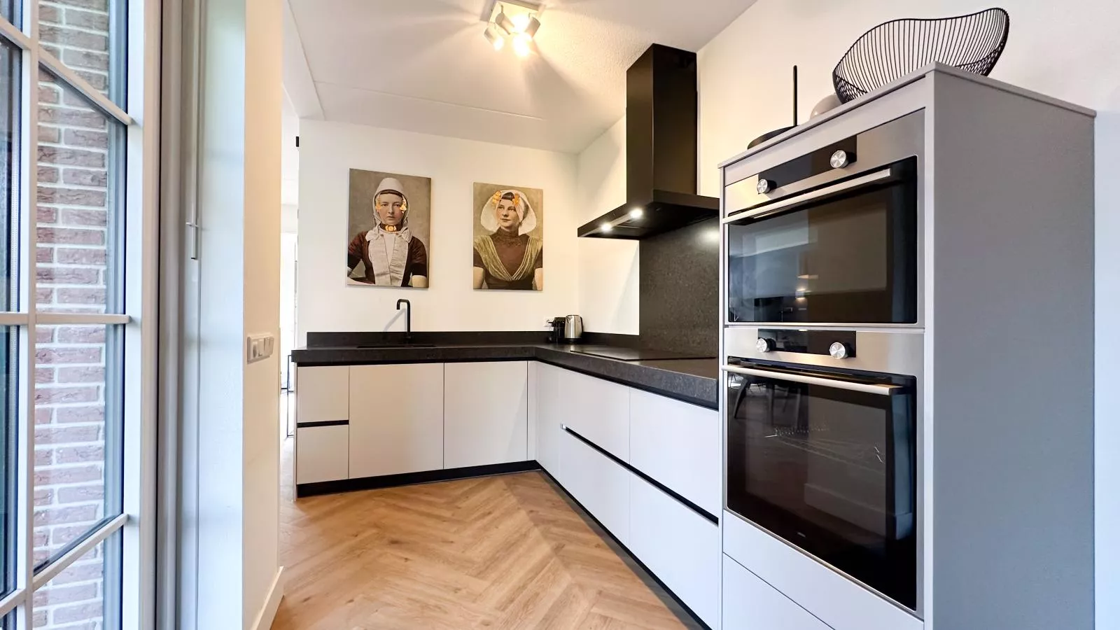 Dune Deluxe 81-Cuisine